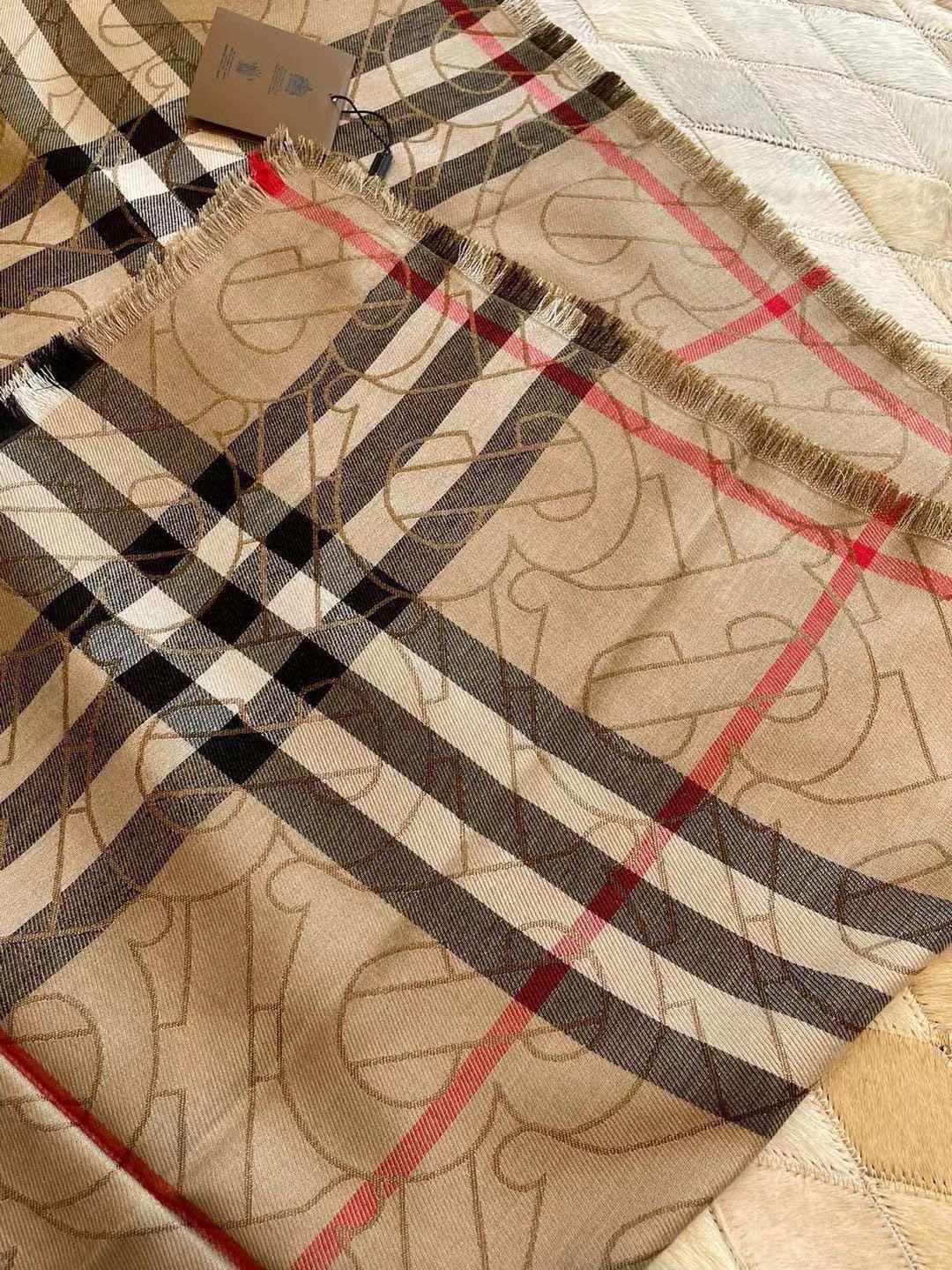 最新版B家，尾单来了！！两色加起只有几十条！！代购品质！！丝毛的面料很厉害，很紧致的镶嵌细纱的金属丝，闪