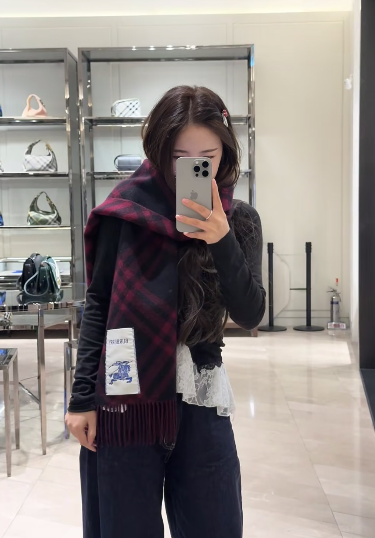 Burberry 100% 双面山羊绒材质 非常保暖 柔软亲肤