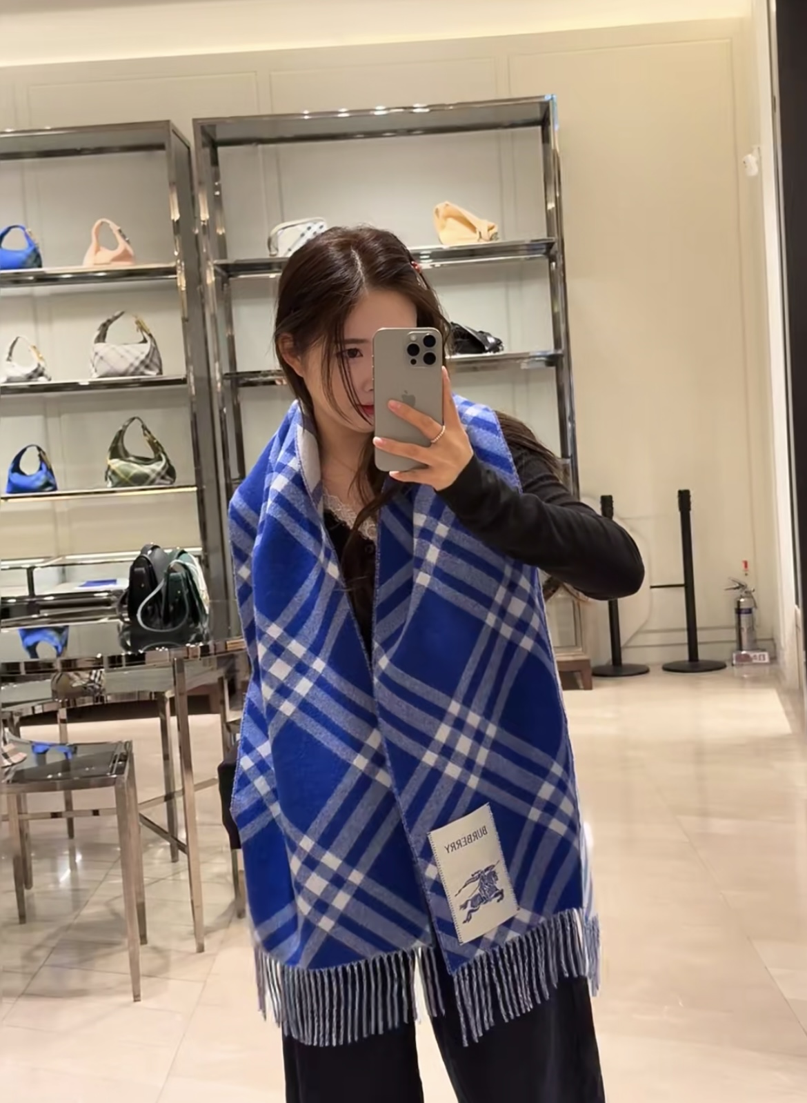 Burberry 100% 双面山羊绒材质 非常保暖 柔软亲肤