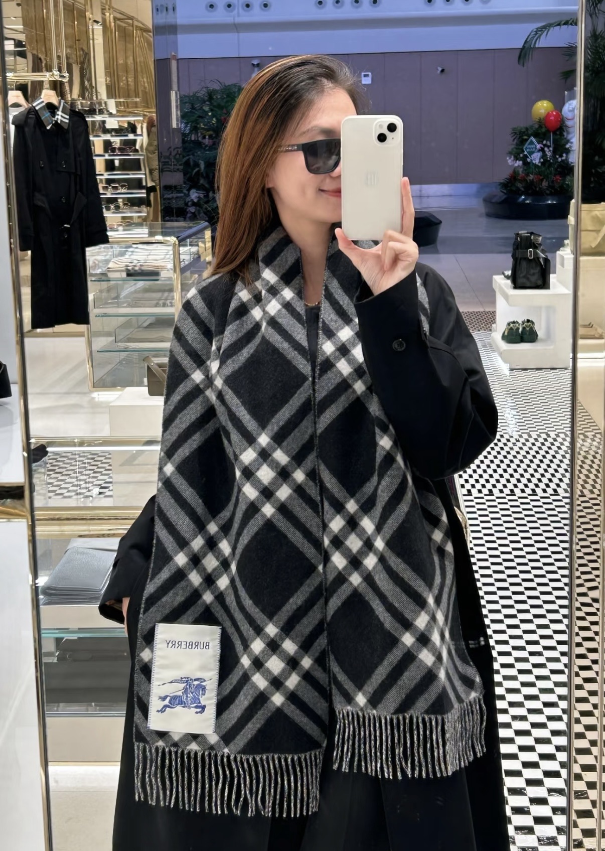Burberry 100% 双面山羊绒材质 非常保暖 柔软亲肤