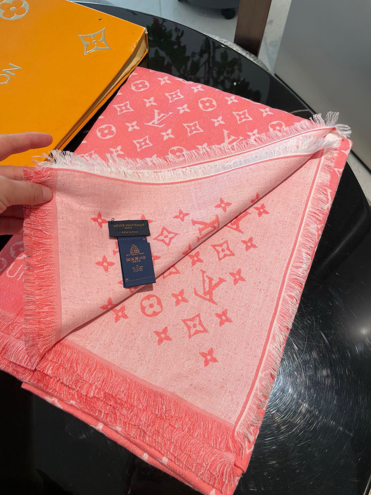 P路易威登与日本先锋艺术家草间弥生再度携手，延续创想之力和精湛工艺的紧密连结。LV x YK Infin