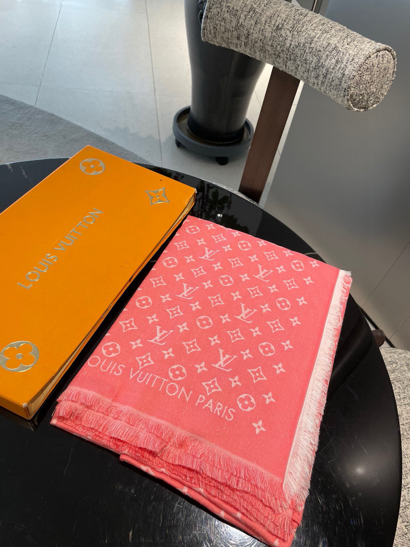 P路易威登与日本先锋艺术家草间弥生再度携手，延续创想之力和精湛工艺的紧密连结。LV x YK Infin