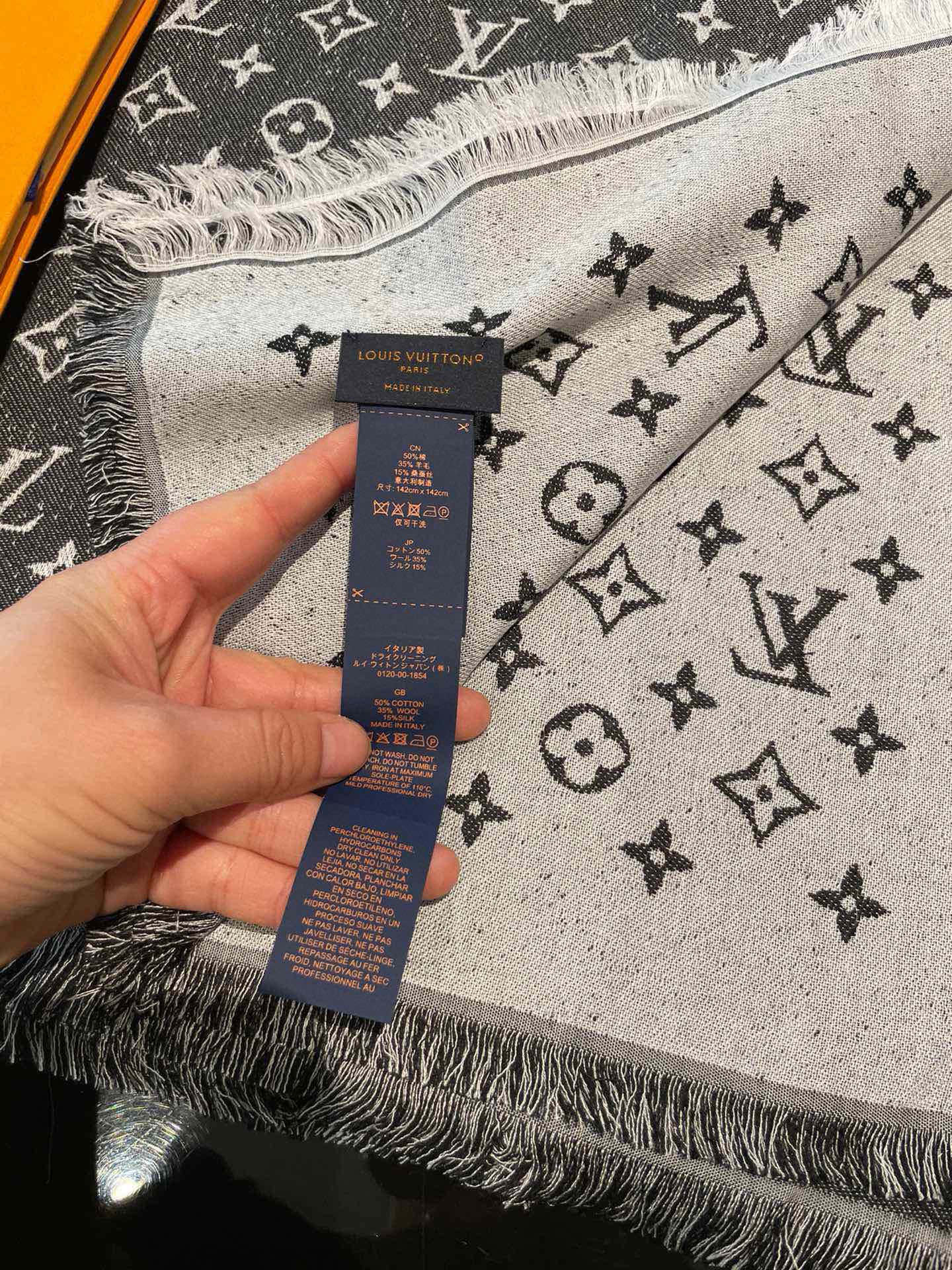 P路易威登与日本先锋艺术家草间弥生再度携手，延续创想之力和精湛工艺的紧密连结。LV x YK Infin