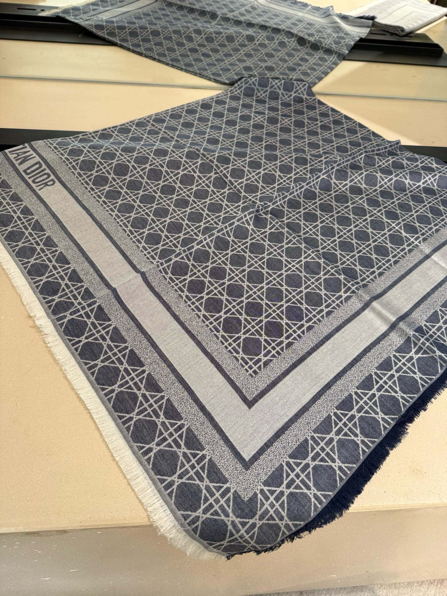 P高段位！是Dior的女人！经典藤格纹新演绎！！】实物有被惊艳到！！Dior今年25秋冬新出的Canna