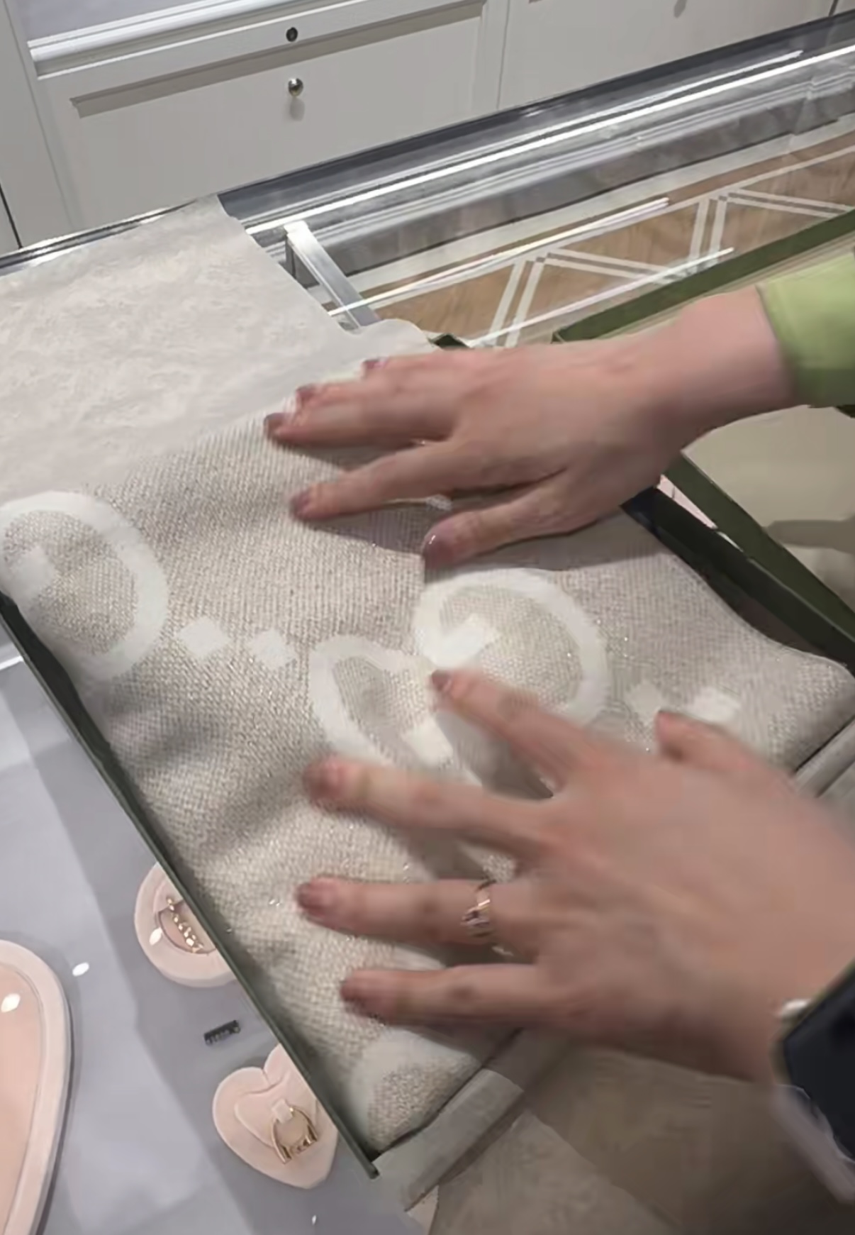 Gucci最新款 新色👍稀有品质😵😵太好看了❤️Gucci最新ZG同步款‼️图案真的超级好看啊~就喜欢这