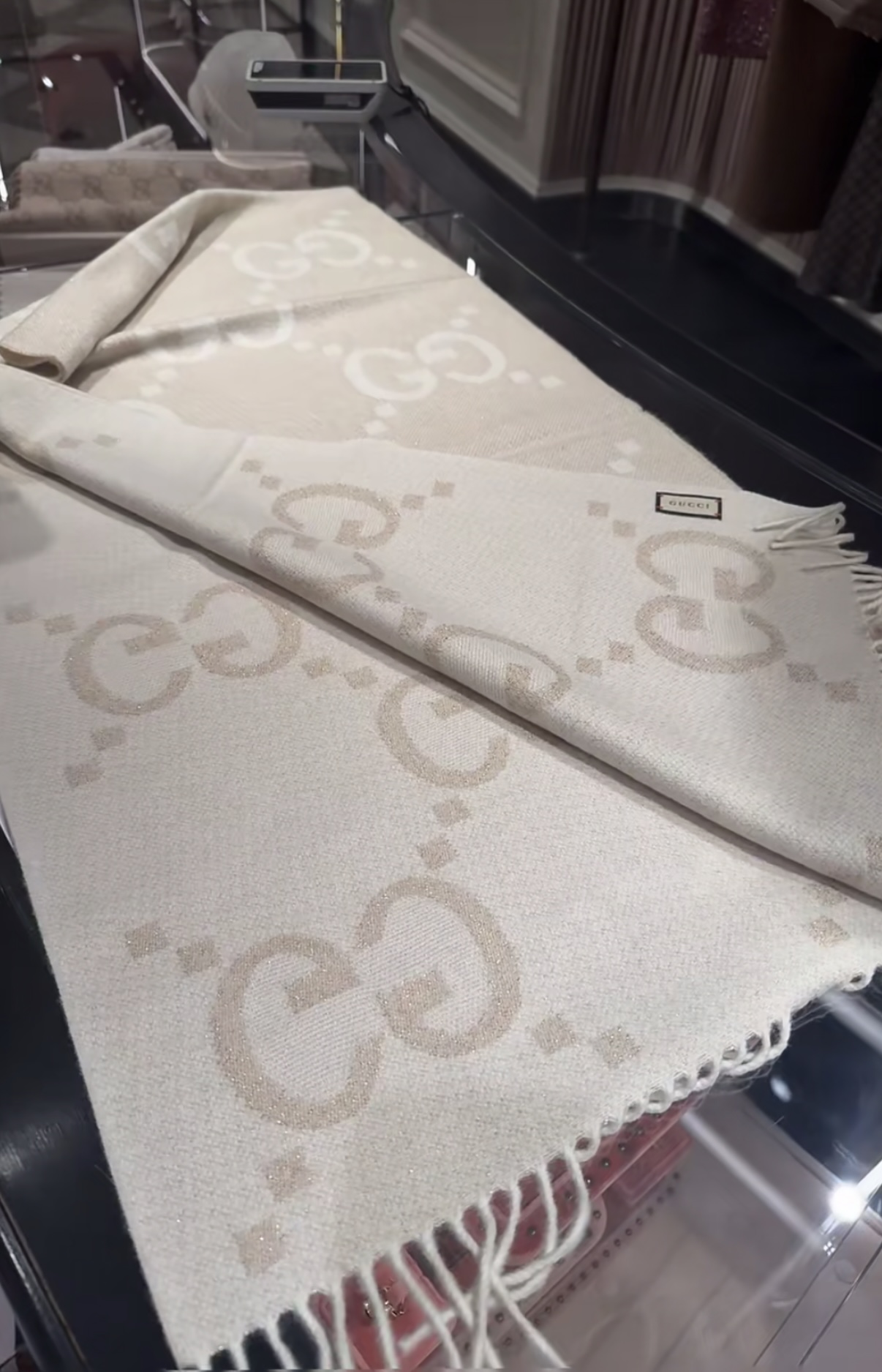 Gucci最新款 新色👍稀有品质😵😵太好看了❤️Gucci最新ZG同步款‼️图案真的超级好看啊~就喜欢这