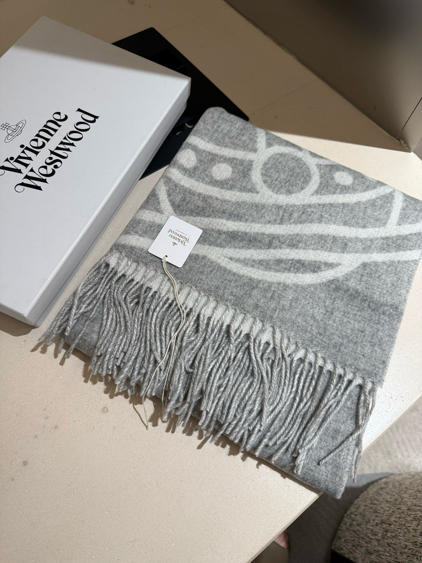 。💟西太后超美新款双面围巾！超级推荐入手！质感好货！据说超难买哦！！做工非常精致，很有分量，我们的 格真