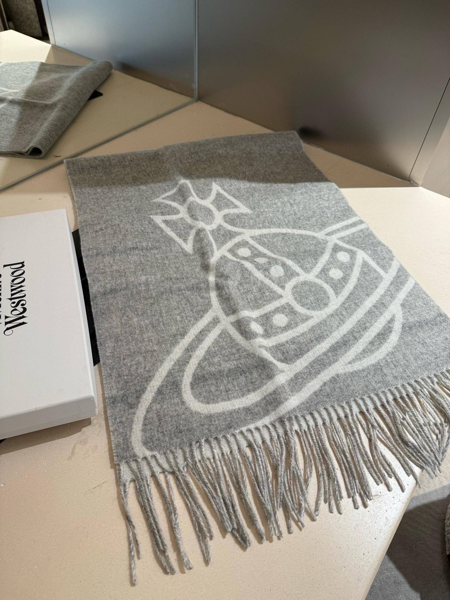 。💟西太后超美新款双面围巾！超级推荐入手！质感好货！据说超难买哦！！做工非常精致，很有分量，我们的 格真