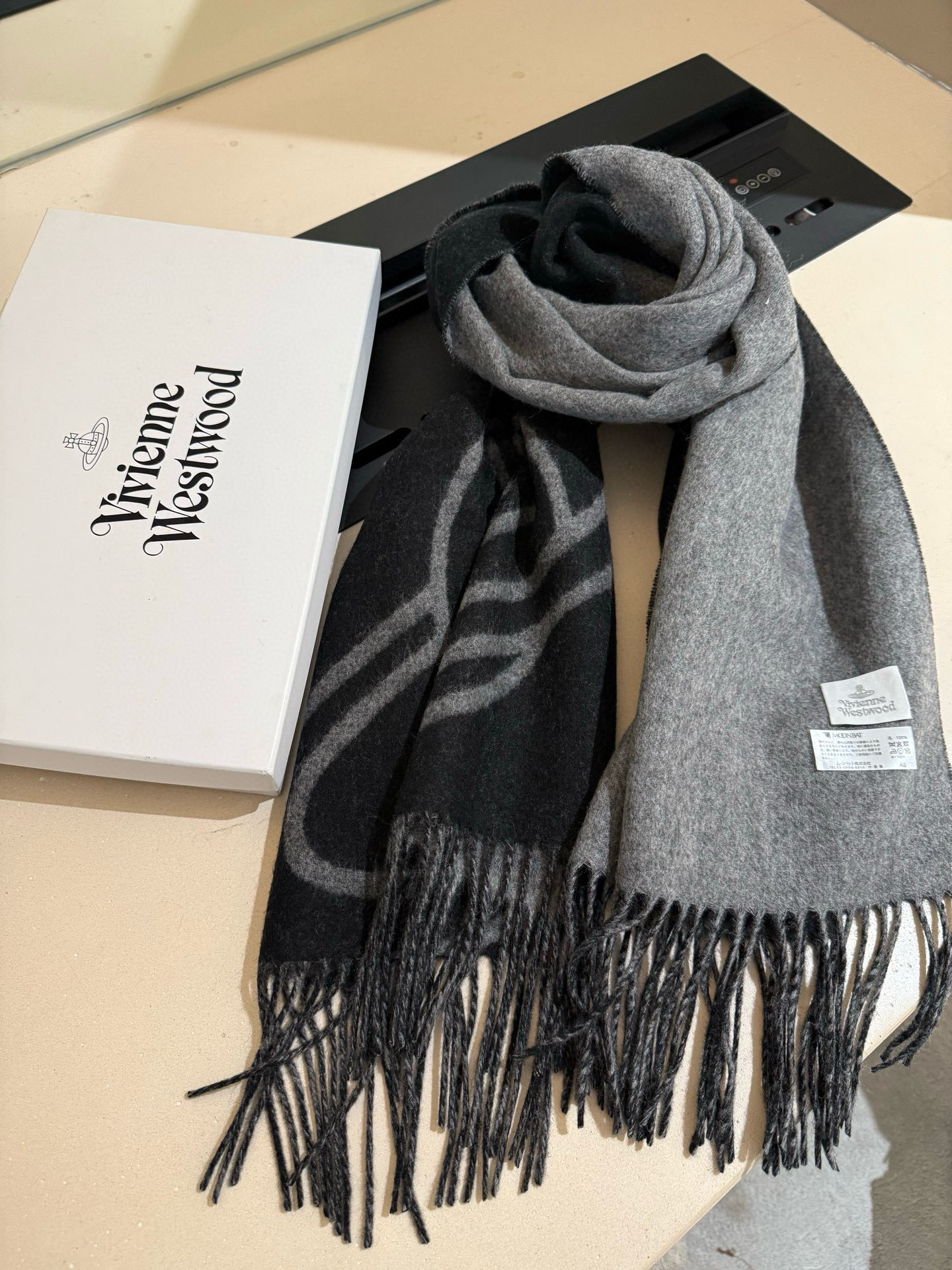 。💟西太后超美新款双面围巾！超级推荐入手！质感好货！据说超难买哦！！做工非常精致，很有分量，我们的 格真