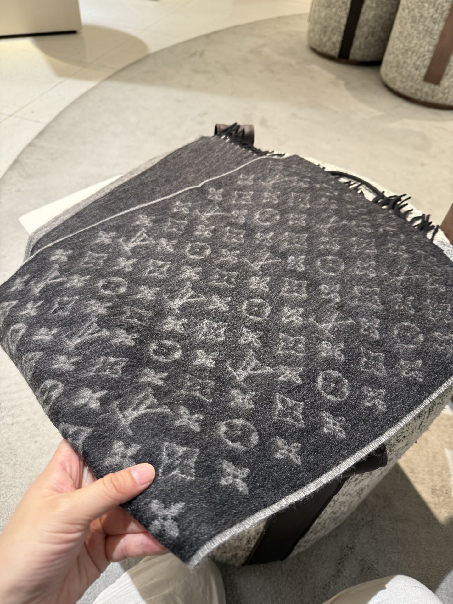 。男士 有小水波～手感也是超级好…👔👔真心赞‼️【LV渐变图案】lv渐变提花经典设计完美，若隐若现的lv