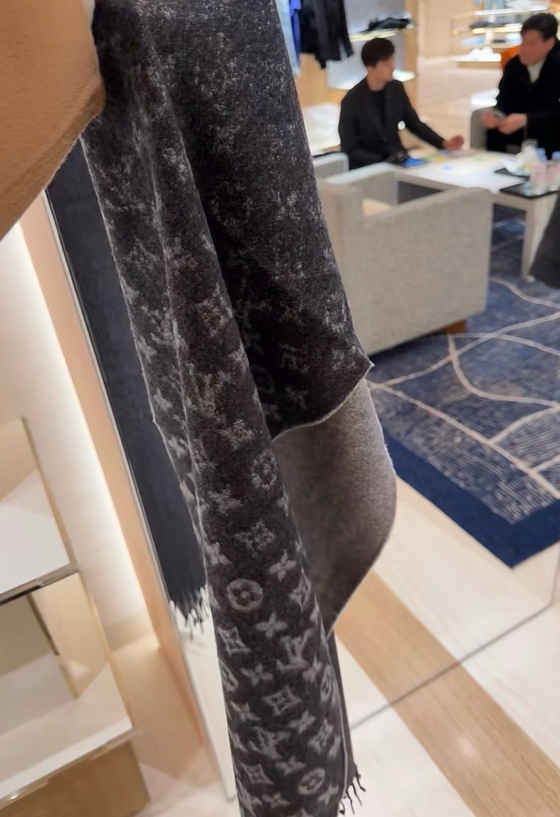 。男士 有小水波～手感也是超级好…👔👔真心赞‼️【LV渐变图案】lv渐变提花经典设计完美，若隐若现的lv