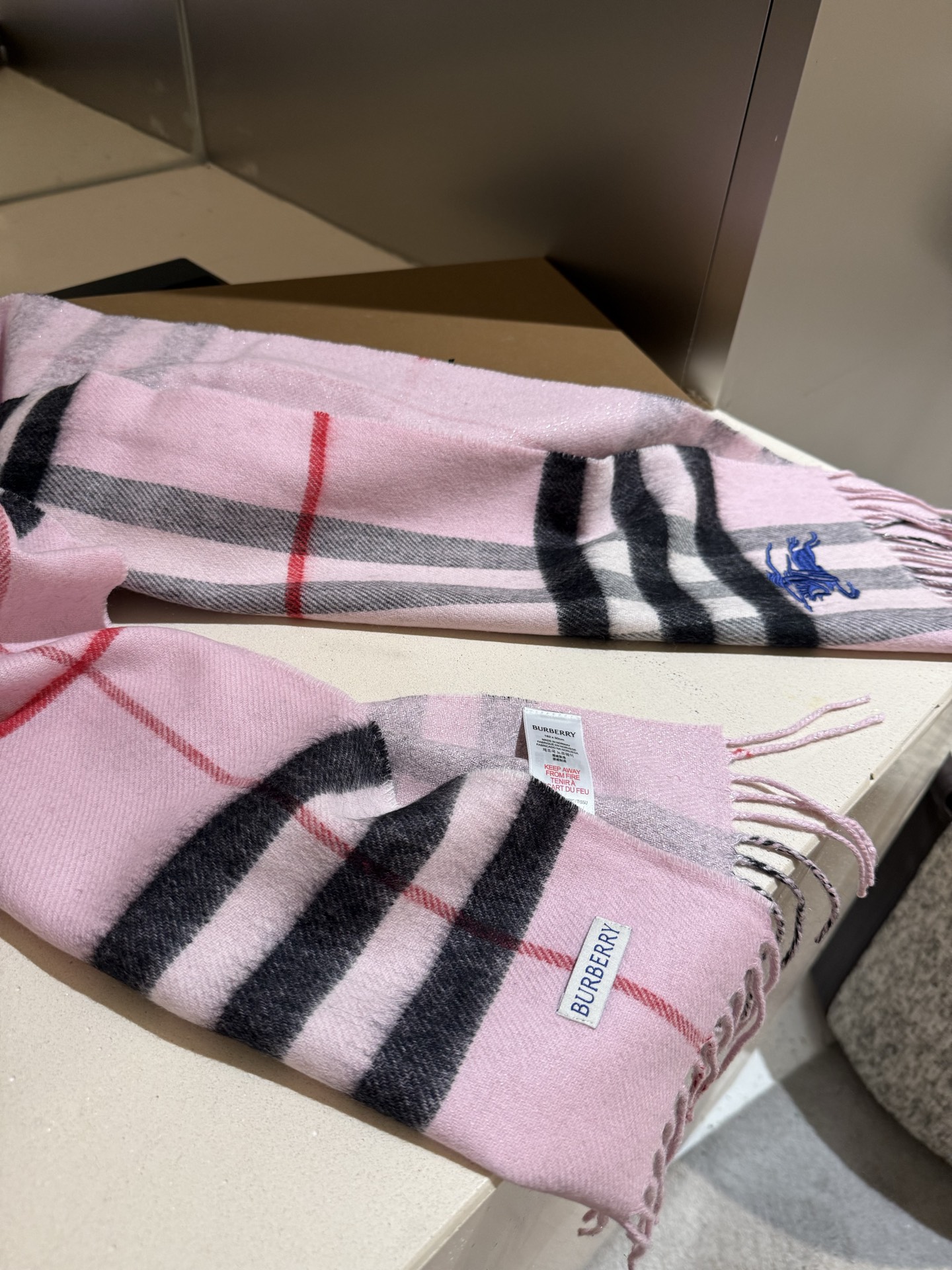 。巴宝莉【男女围巾】怒赞自留，难得的高端男款！家属福利！巴宝莉非常正的男士围巾~面料大爱，非常柔软细腻舒