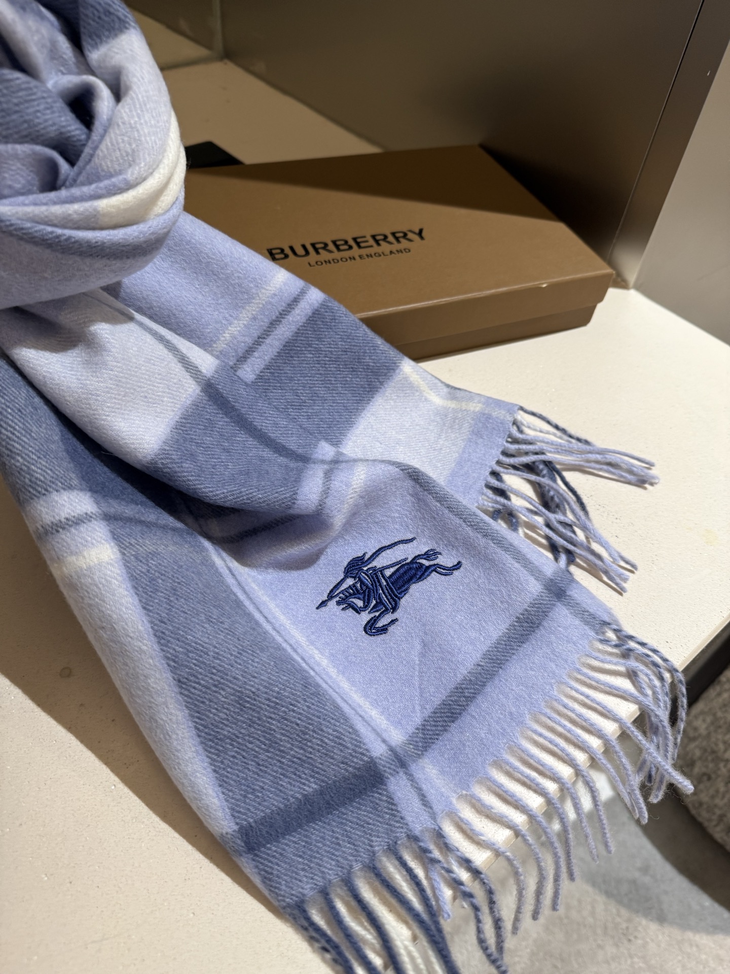 。巴宝莉【男女围巾】怒赞自留，难得的高端男款！家属福利！巴宝莉非常正的男士围巾~面料大爱，非常柔软细腻舒