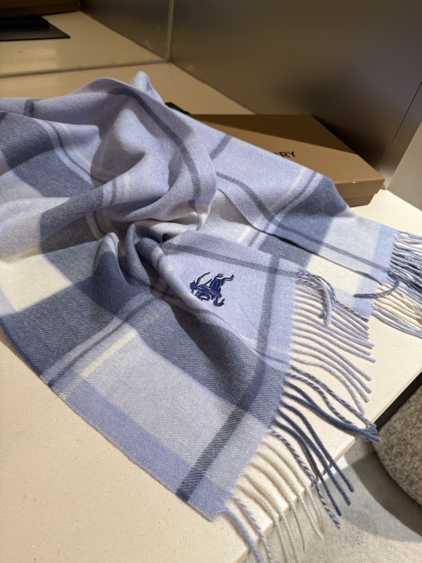 。巴宝莉【男女围巾】怒赞自留，难得的高端男款！家属福利！巴宝莉非常正的男士围巾~面料大爱，非常柔软细腻舒