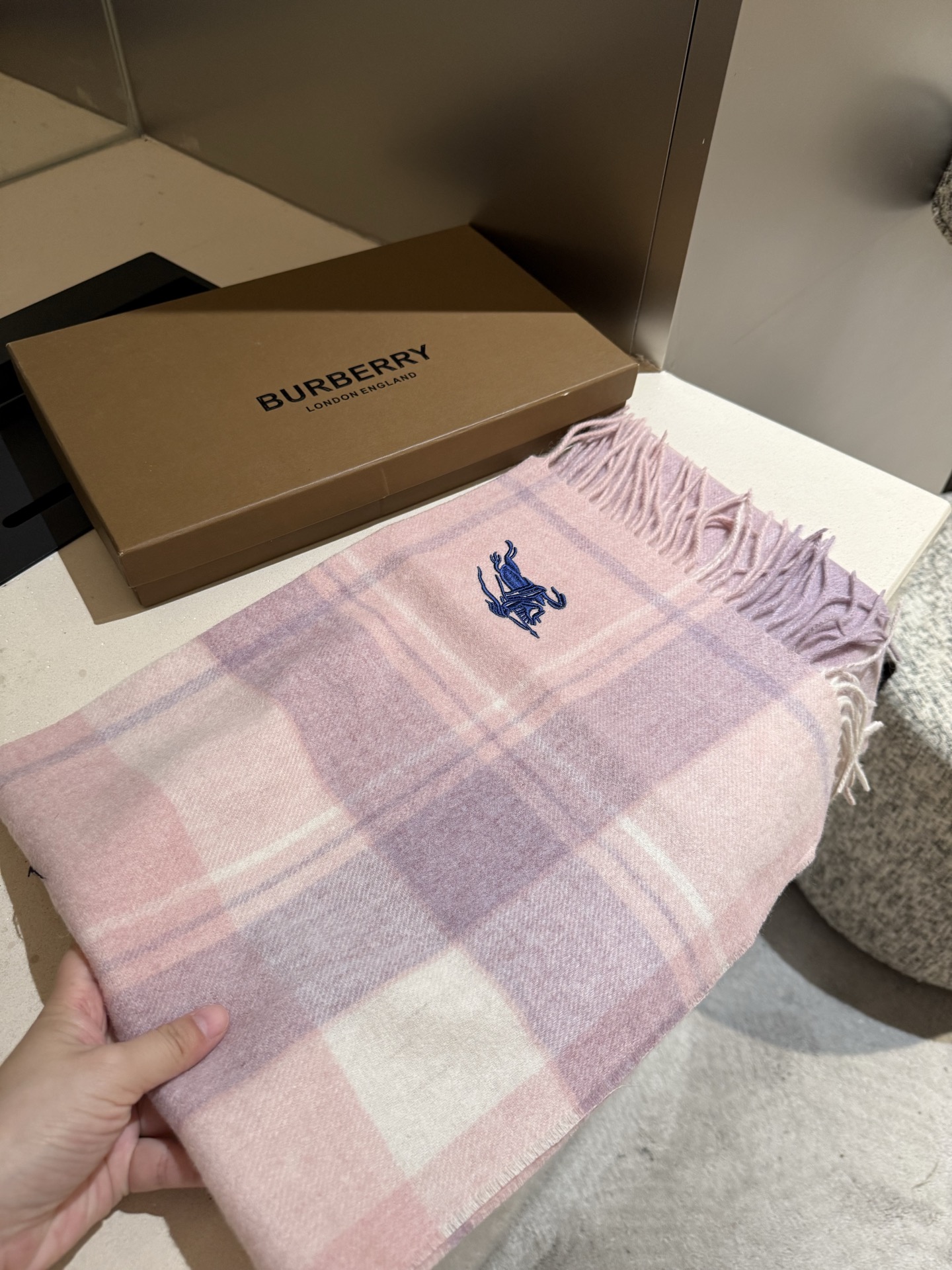 。巴宝莉【男女围巾】怒赞自留，难得的高端男款！家属福利！巴宝莉非常正的男士围巾~面料大爱，非常柔软细腻舒