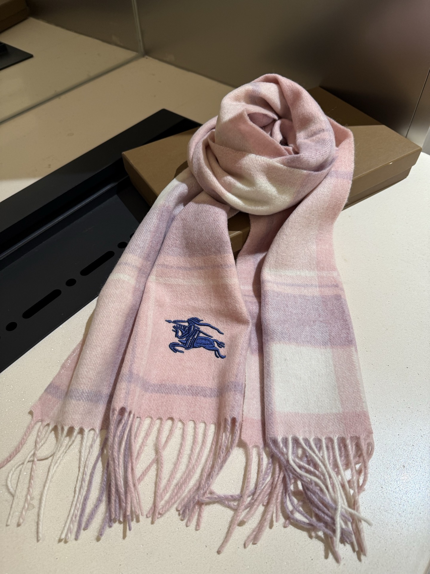 。巴宝莉【男女围巾】怒赞自留，难得的高端男款！家属福利！巴宝莉非常正的男士围巾~面料大爱，非常柔软细腻舒