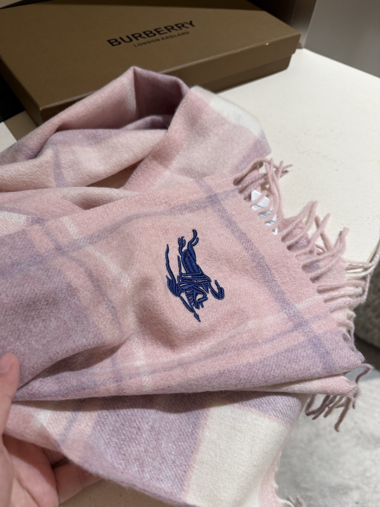 。巴宝莉【男女围巾】怒赞自留，难得的高端男款！家属福利！巴宝莉非常正的男士围巾~面料大爱，非常柔软细腻舒