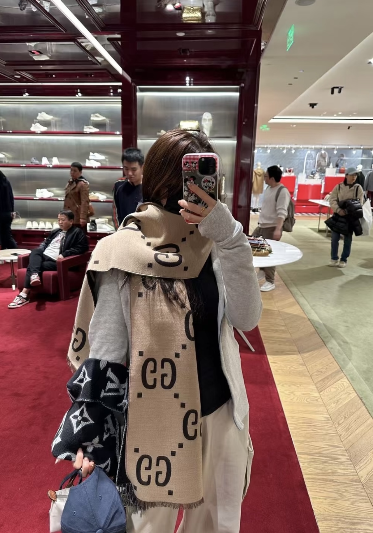 P原质量，产品升级👍👍火爆断货王系列💖😘全网最火的围巾！！火到全球Gucci专柜断货！！我们的终于来了！