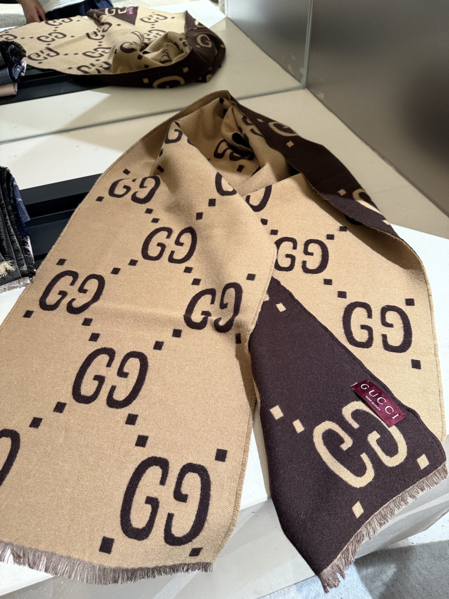 P原质量,产品升级👍👍火爆断货王系列💖😘全网最火的围巾!!火到全球Gucci专柜断货!!我们的终于来了!