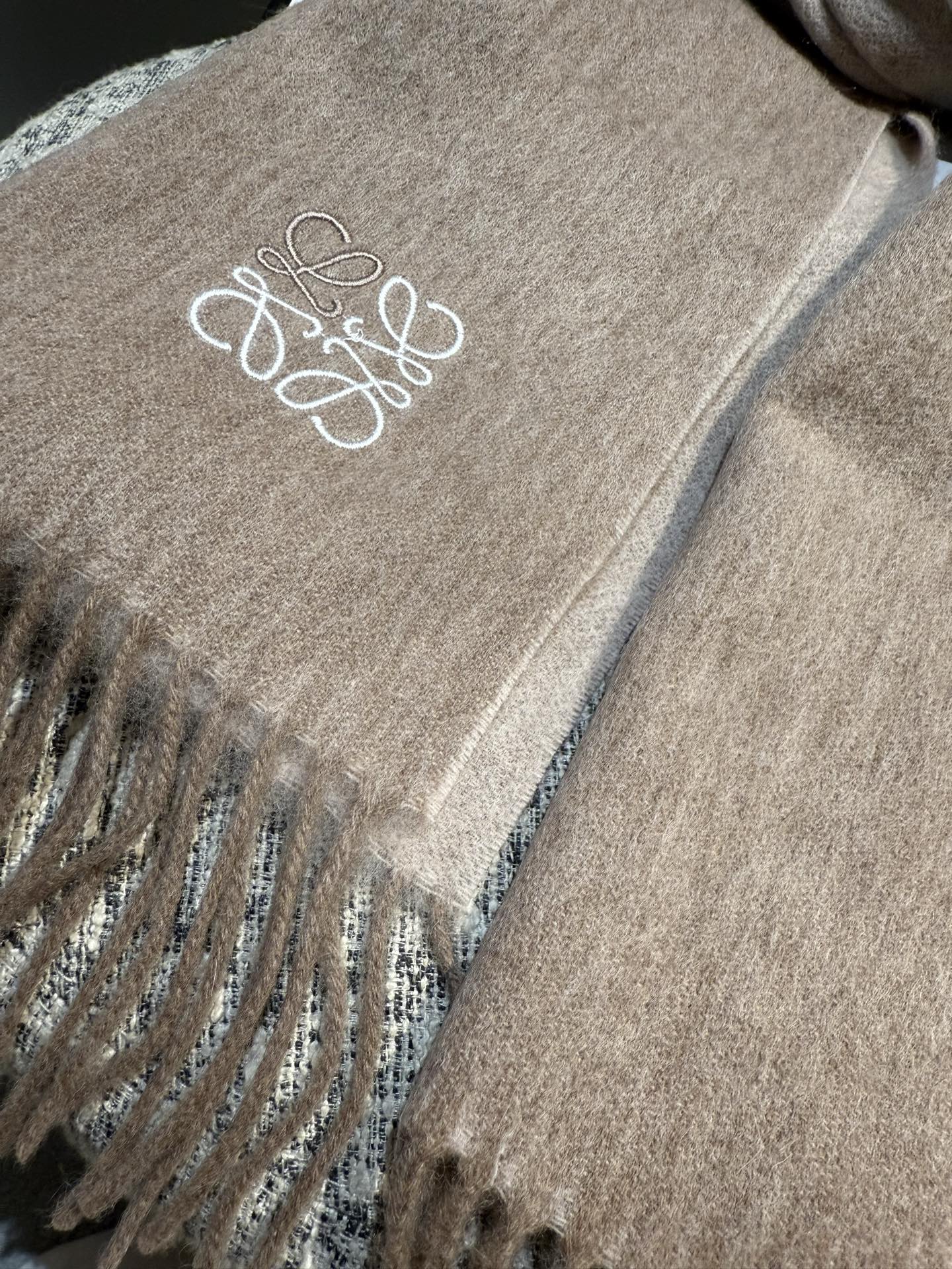 P罗意威。【男女围巾】怒赞自留，难得的高端男款！家属福利！非常正的围巾~面料大爱，非常柔软细腻舒服，轻度