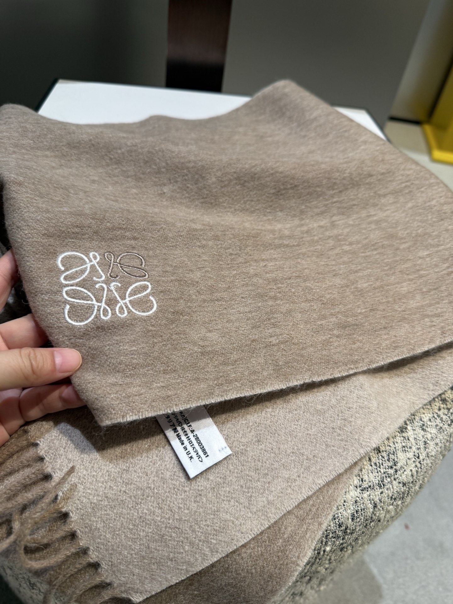 P罗意威。【男女围巾】怒赞自留，难得的高端男款！家属福利！非常正的围巾~面料大爱，非常柔软细腻舒服，轻度