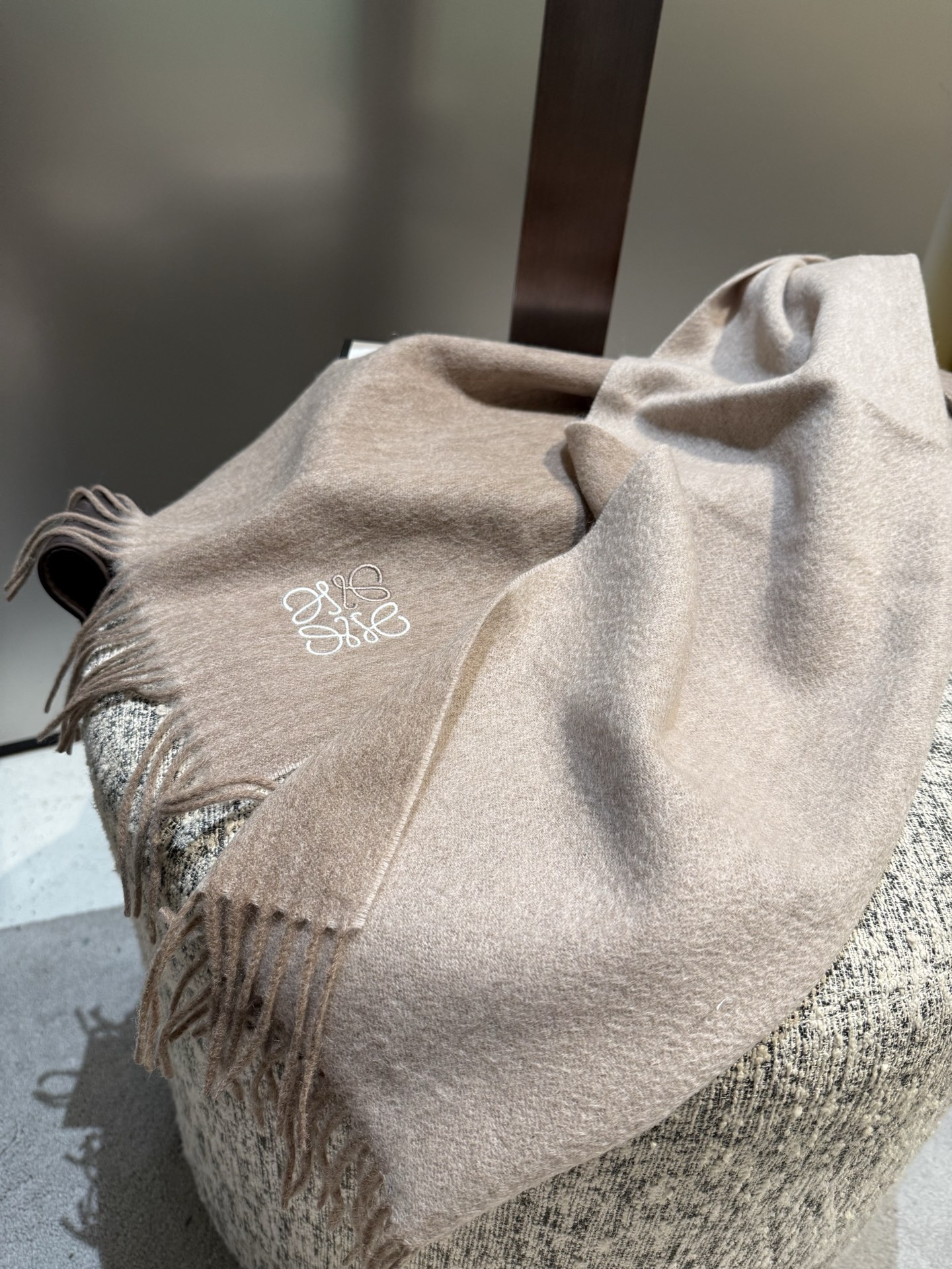 P罗意威。【男女围巾】怒赞自留，难得的高端男款！家属福利！非常正的围巾~面料大爱，非常柔软细腻舒服，轻度