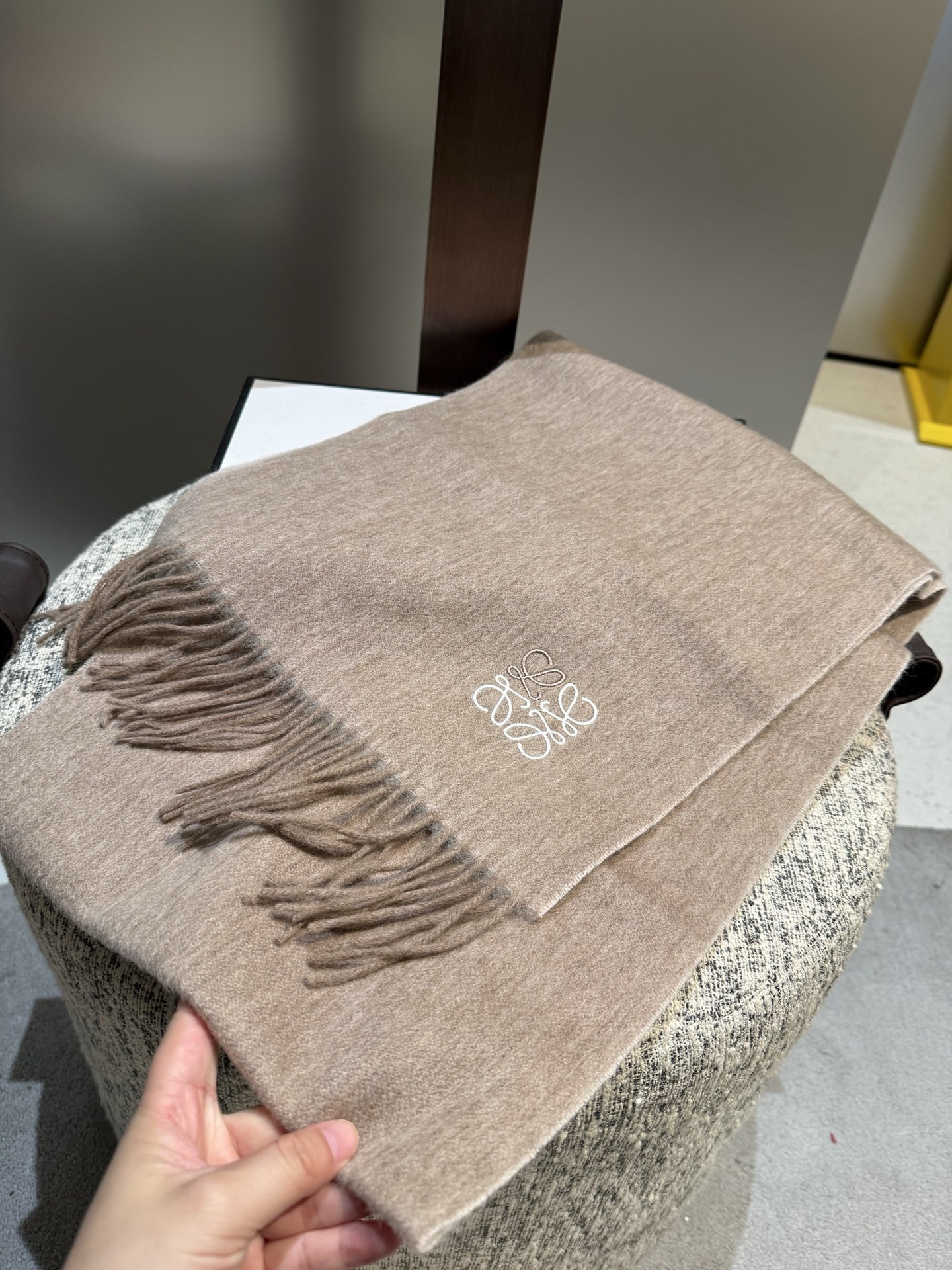 P罗意威。【男女围巾】怒赞自留，难得的高端男款！家属福利！非常正的围巾~面料大爱，非常柔软细腻舒服，轻度