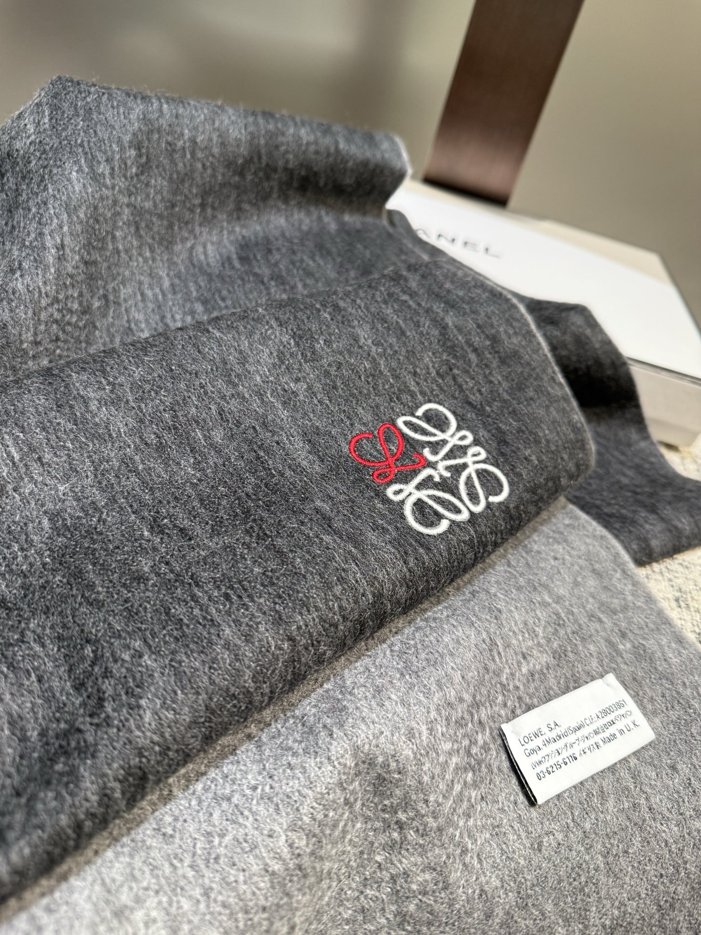 P罗意威。【男女围巾】怒赞自留，难得的高端男款！家属福利！非常正的围巾~面料大爱，非常柔软细腻舒服，轻度