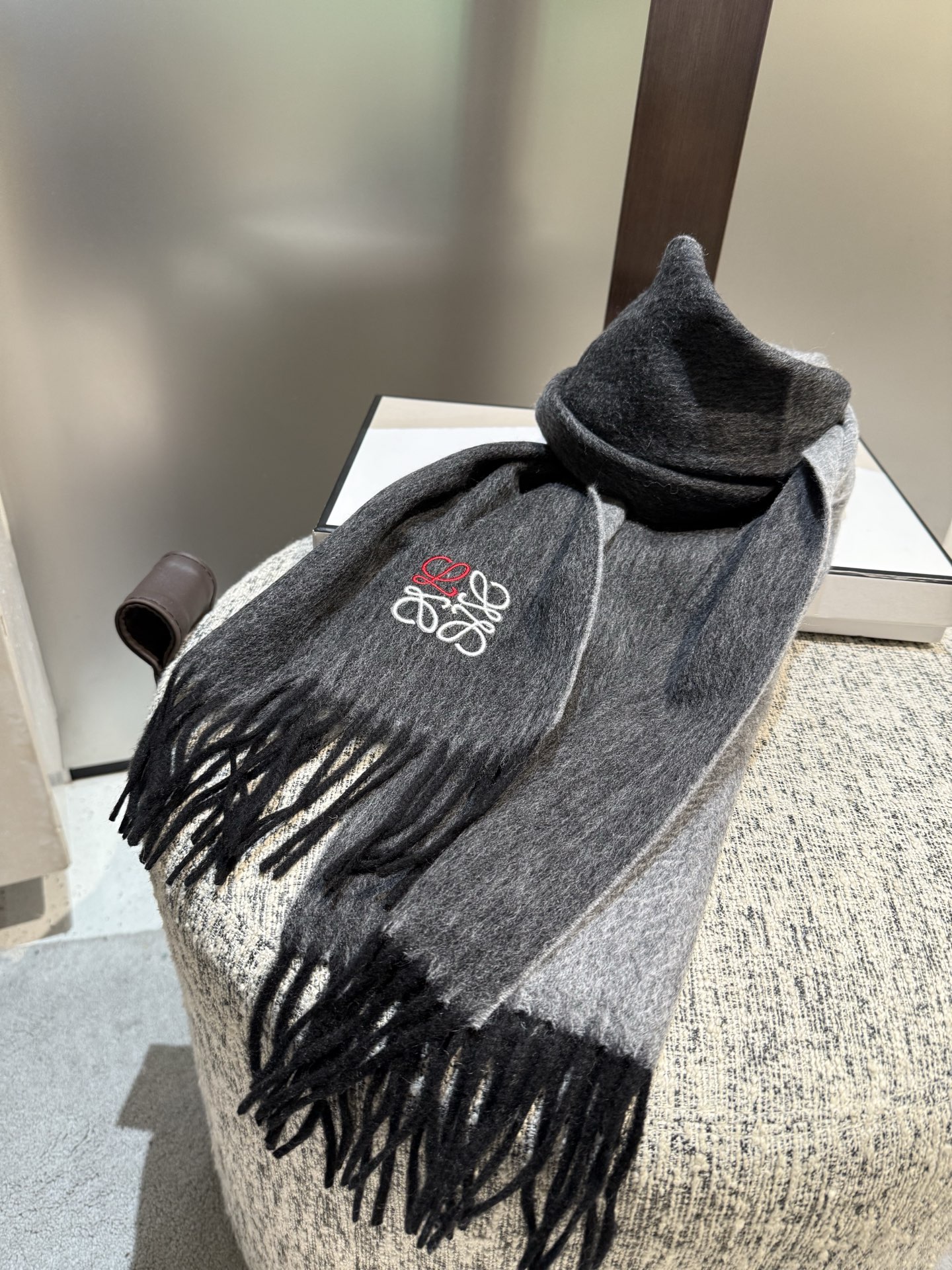 P罗意威。【男女围巾】怒赞自留，难得的高端男款！家属福利！非常正的围巾~面料大爱，非常柔软细腻舒服，轻度