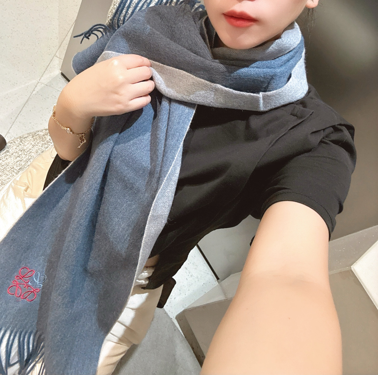 P罗意威。【男女围巾】怒赞自留，难得的高端男款！家属福利！非常正的围巾~面料大爱，非常柔软细腻舒服，轻度