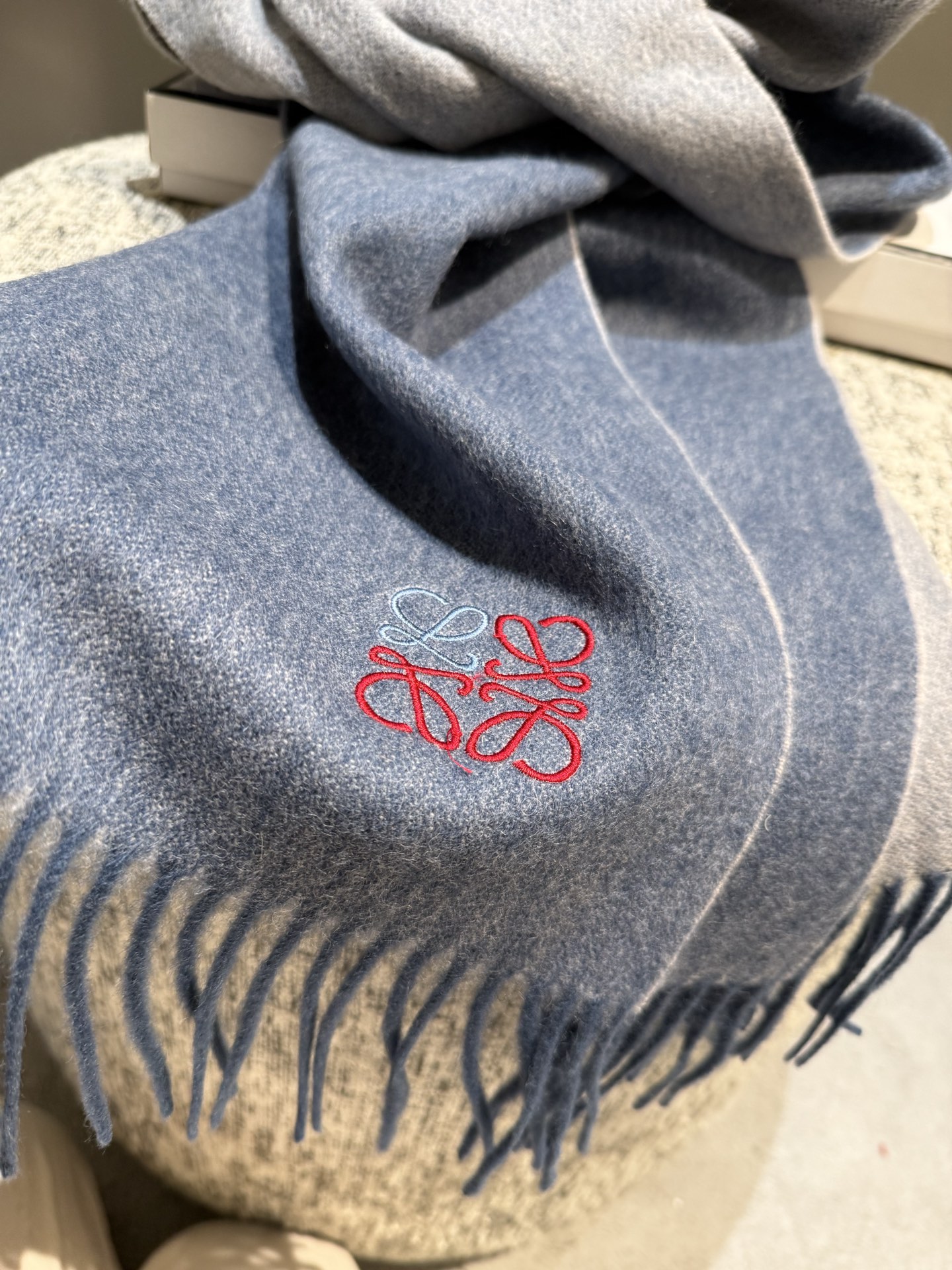 P罗意威。【男女围巾】怒赞自留，难得的高端男款！家属福利！非常正的围巾~面料大爱，非常柔软细腻舒服，轻度