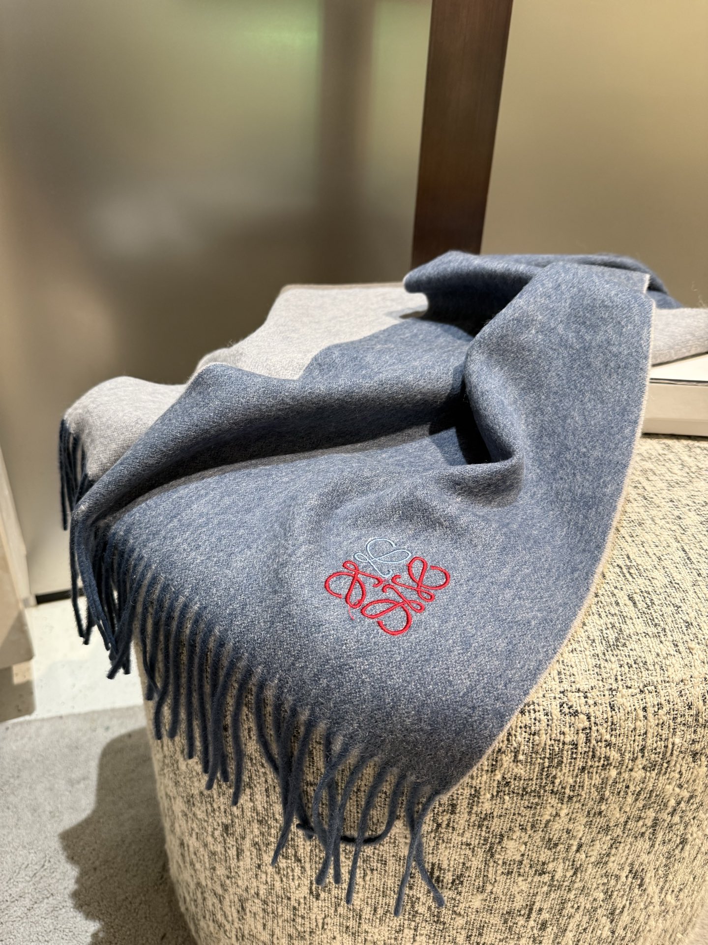 P罗意威。【男女围巾】怒赞自留，难得的高端男款！家属福利！非常正的围巾~面料大爱，非常柔软细腻舒服，轻度