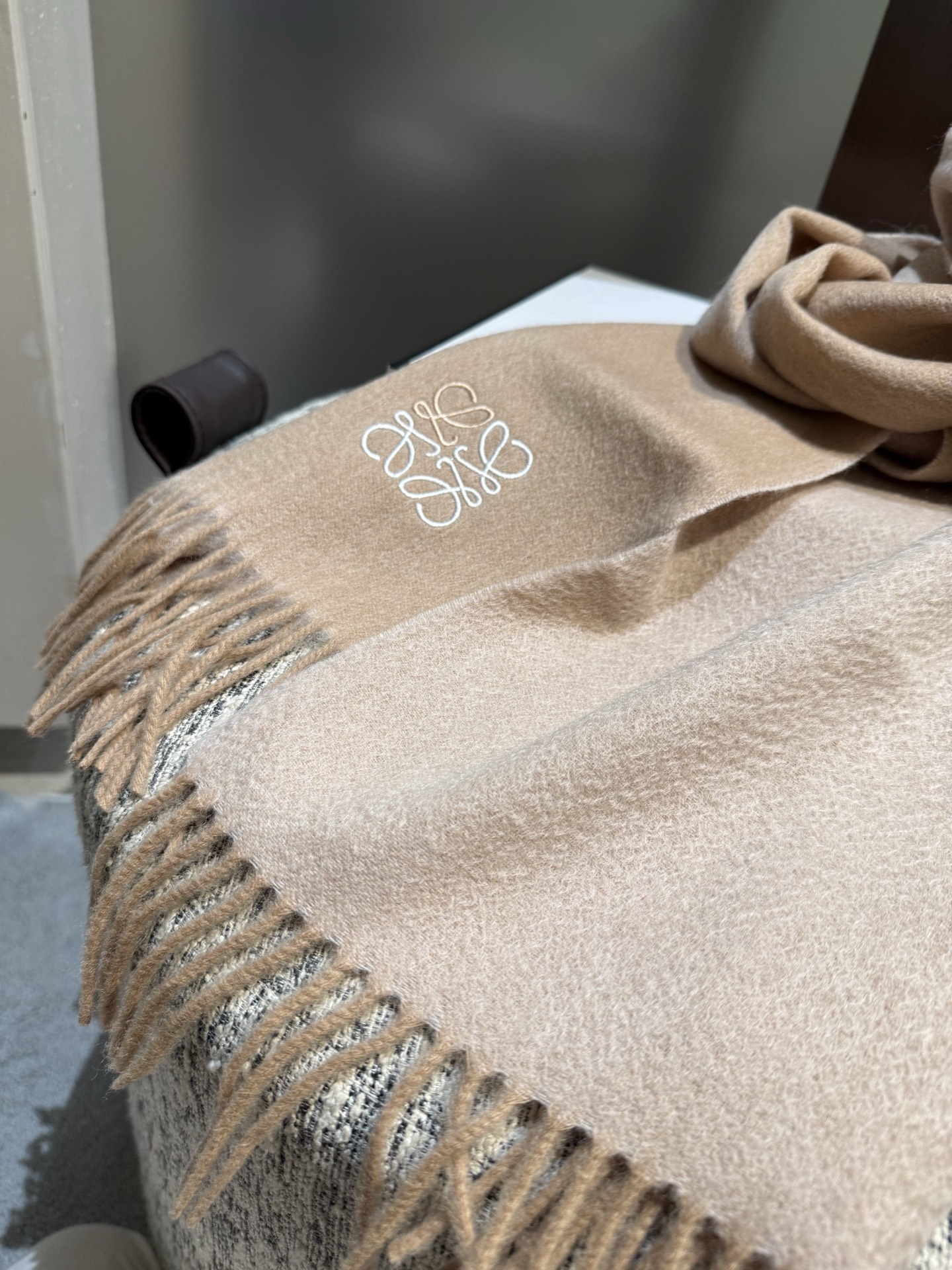 P罗意威。【男女围巾】怒赞自留，难得的高端男款！家属福利！非常正的围巾~面料大爱，非常柔软细腻舒服，轻度