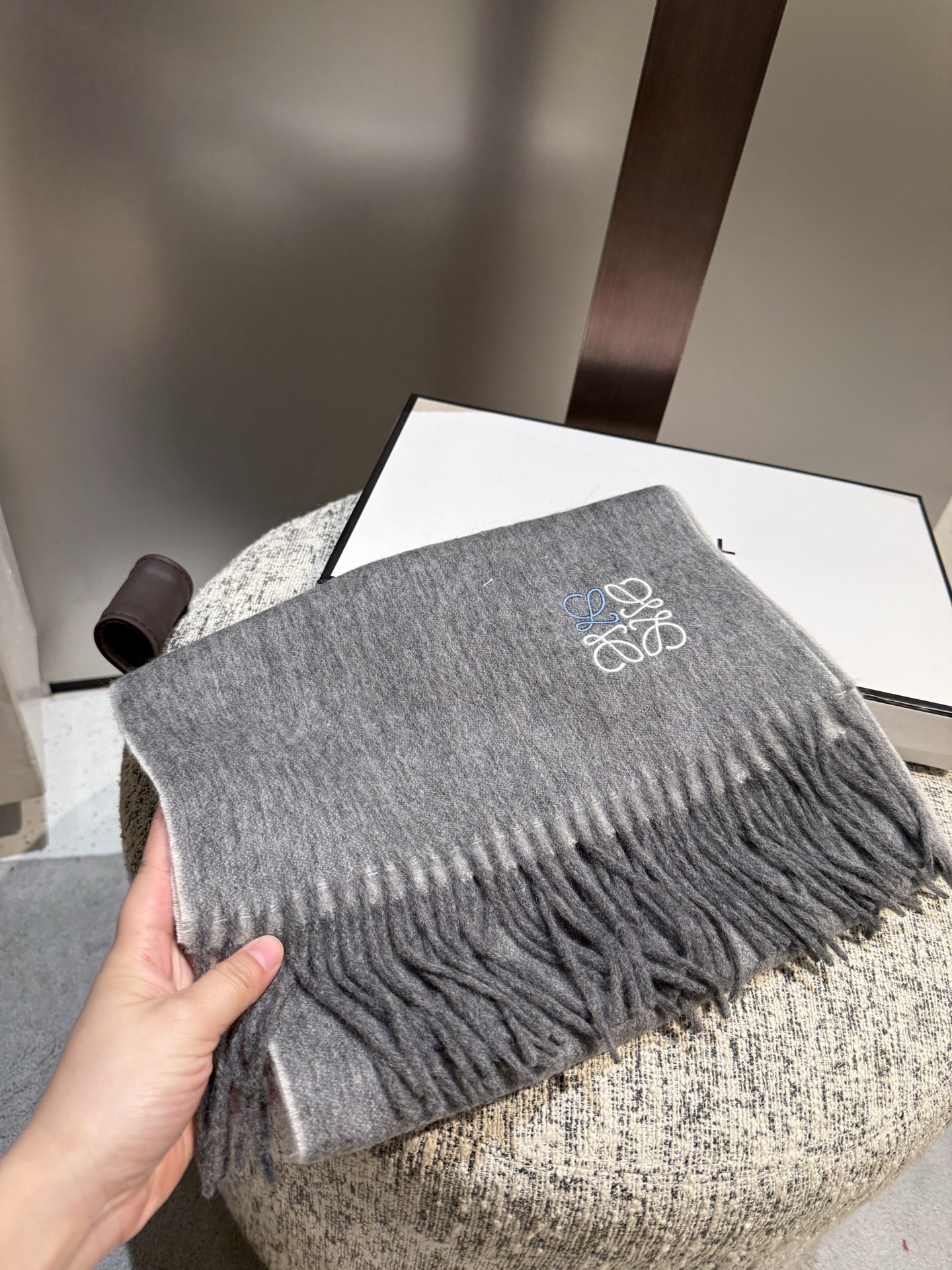 P罗意威。【男女围巾】怒赞自留，难得的高端男款！家属福利！非常正的围巾~面料大爱，非常柔软细腻舒服，轻度