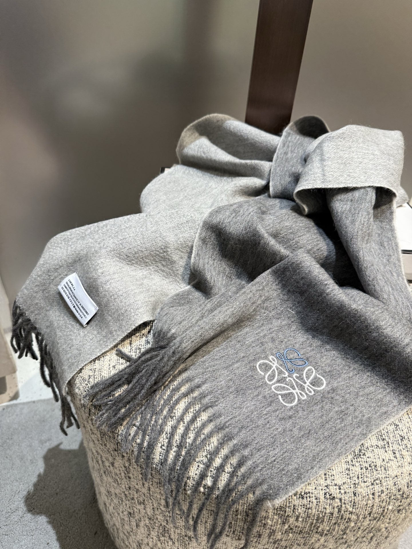 P罗意威。【男女围巾】怒赞自留，难得的高端男款！家属福利！非常正的围巾~面料大爱，非常柔软细腻舒服，轻度