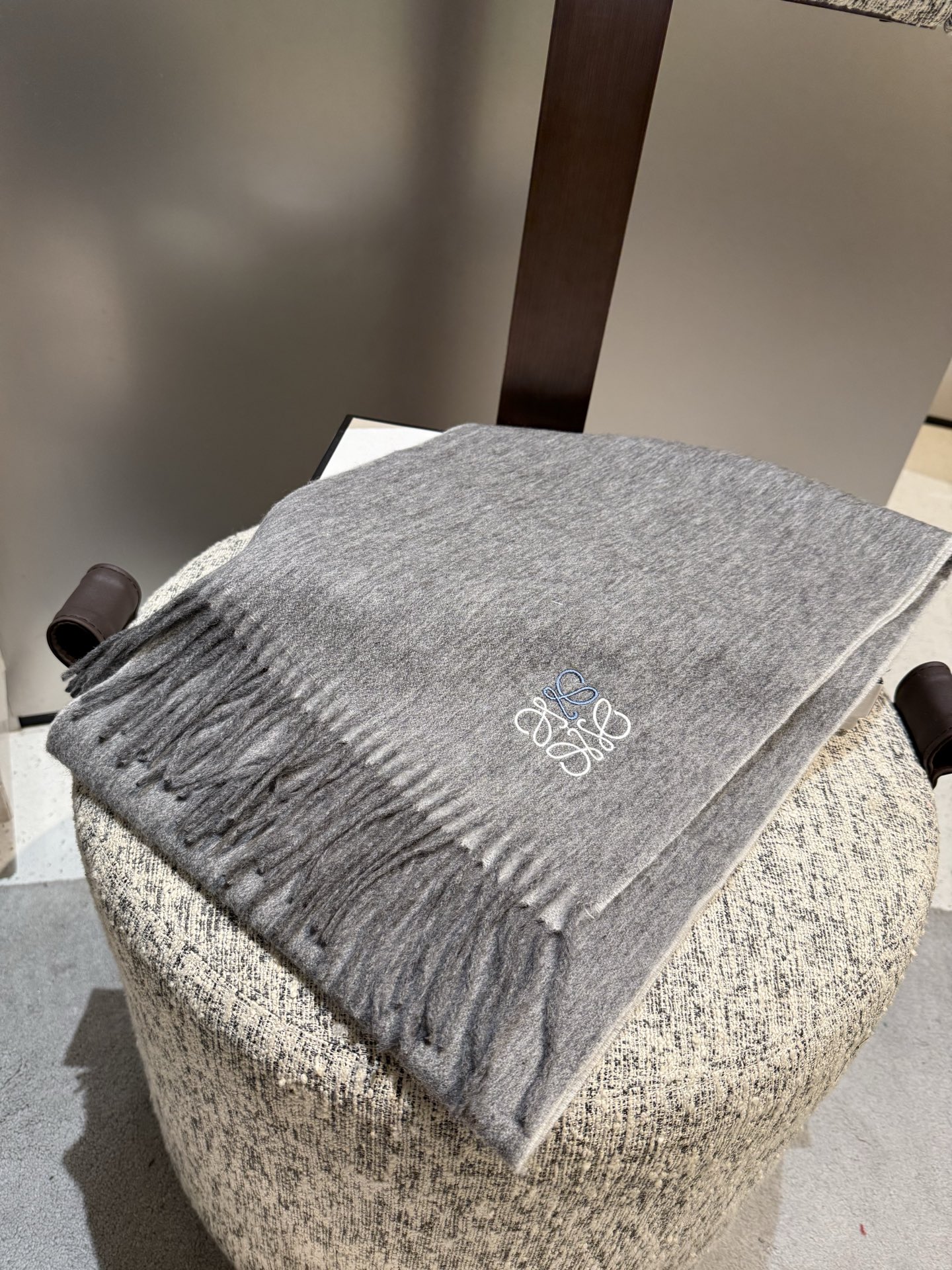 P罗意威。【男女围巾】怒赞自留，难得的高端男款！家属福利！非常正的围巾~面料大爱，非常柔软细腻舒服，轻度