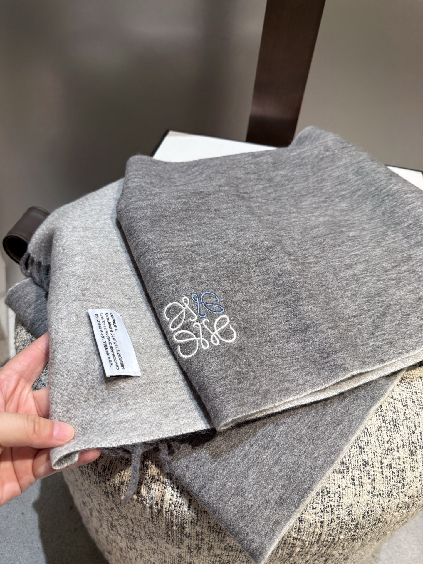 P罗意威。【男女围巾】怒赞自留，难得的高端男款！家属福利！非常正的围巾~面料大爱，非常柔软细腻舒服，轻度