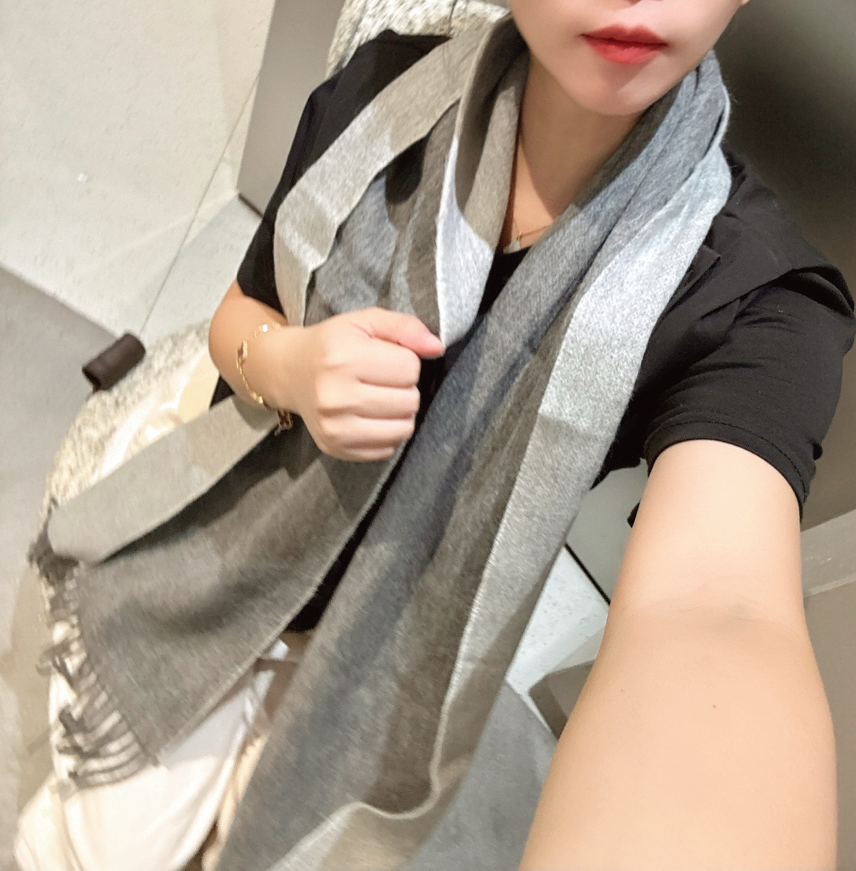 P罗意威。【男女围巾】怒赞自留，难得的高端男款！家属福利！非常正的围巾~面料大爱，非常柔软细腻舒服，轻度