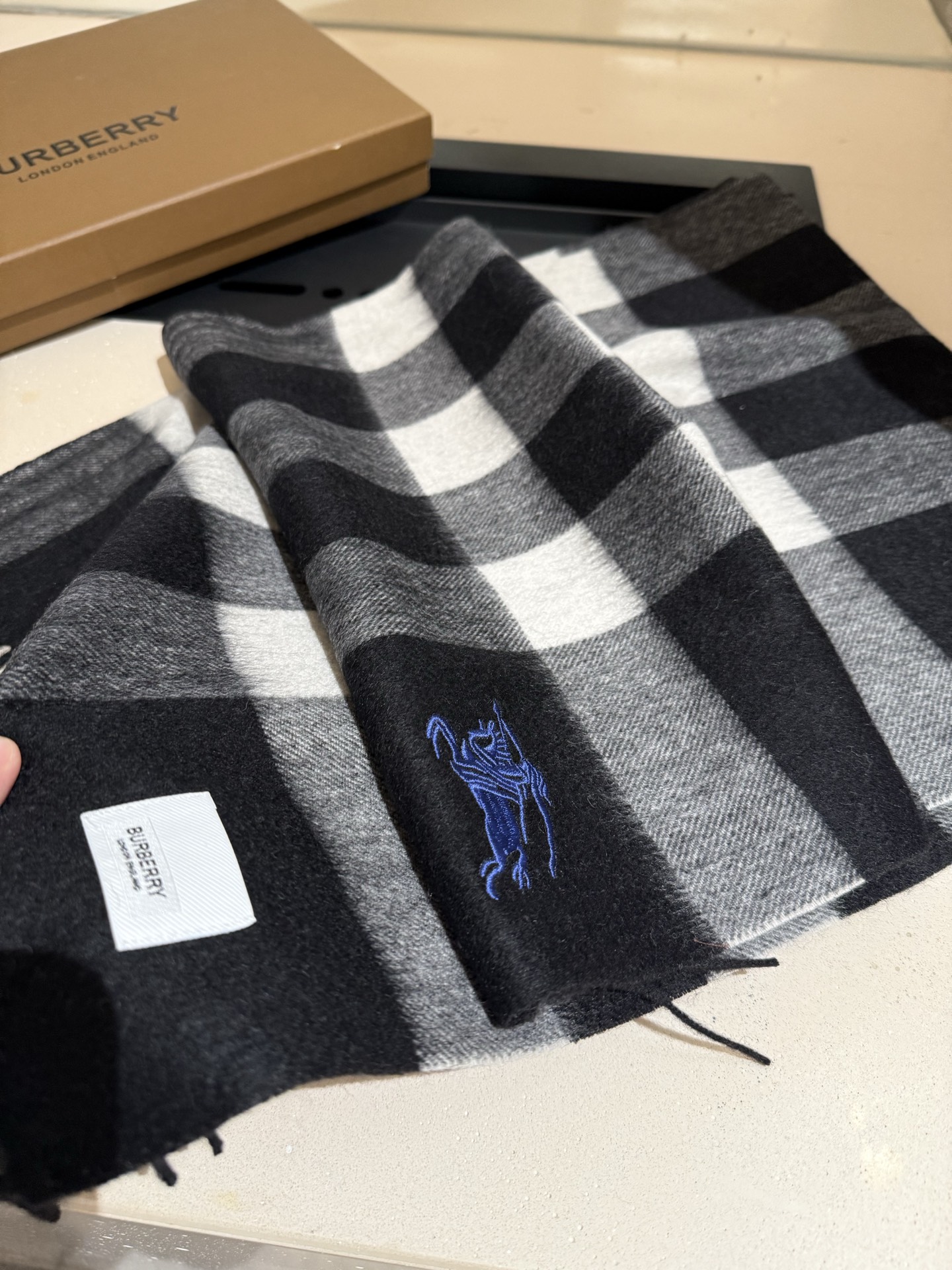 P巴宝莉【男女围巾】怒赞自留，难得的高端男款！家属福利！巴宝莉非常正的男士围巾~面料大爱，非常柔软细腻舒