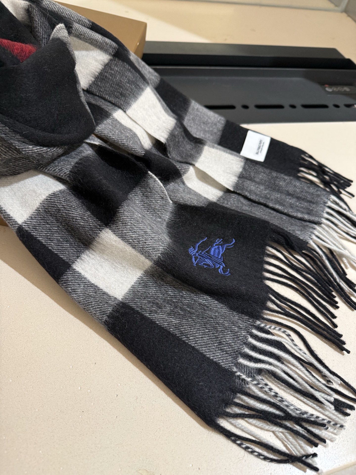 P巴宝莉【男女围巾】怒赞自留，难得的高端男款！家属福利！巴宝莉非常正的男士围巾~面料大爱，非常柔软细腻舒