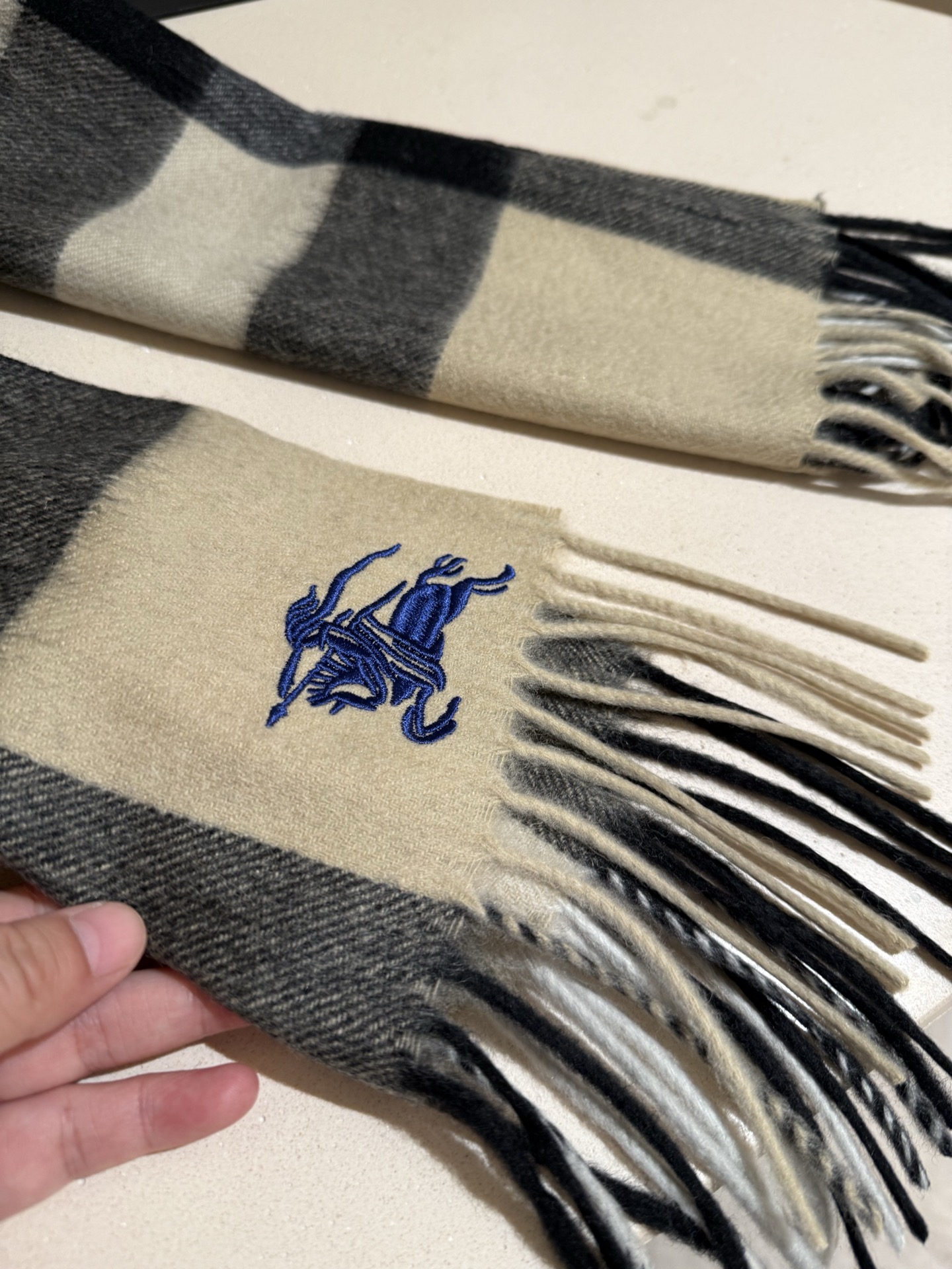 P巴宝莉【男女围巾】怒赞自留，难得的高端男款！家属福利！巴宝莉非常正的男士围巾~面料大爱，非常柔软细腻舒