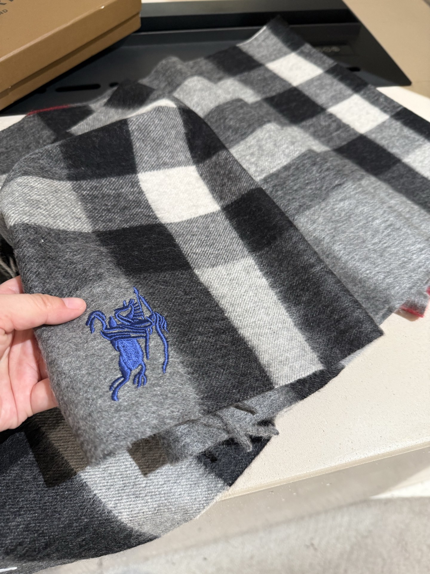 P巴宝莉【男女围巾】怒赞自留，难得的高端男款！家属福利！巴宝莉非常正的男士围巾~面料大爱，非常柔软细腻舒