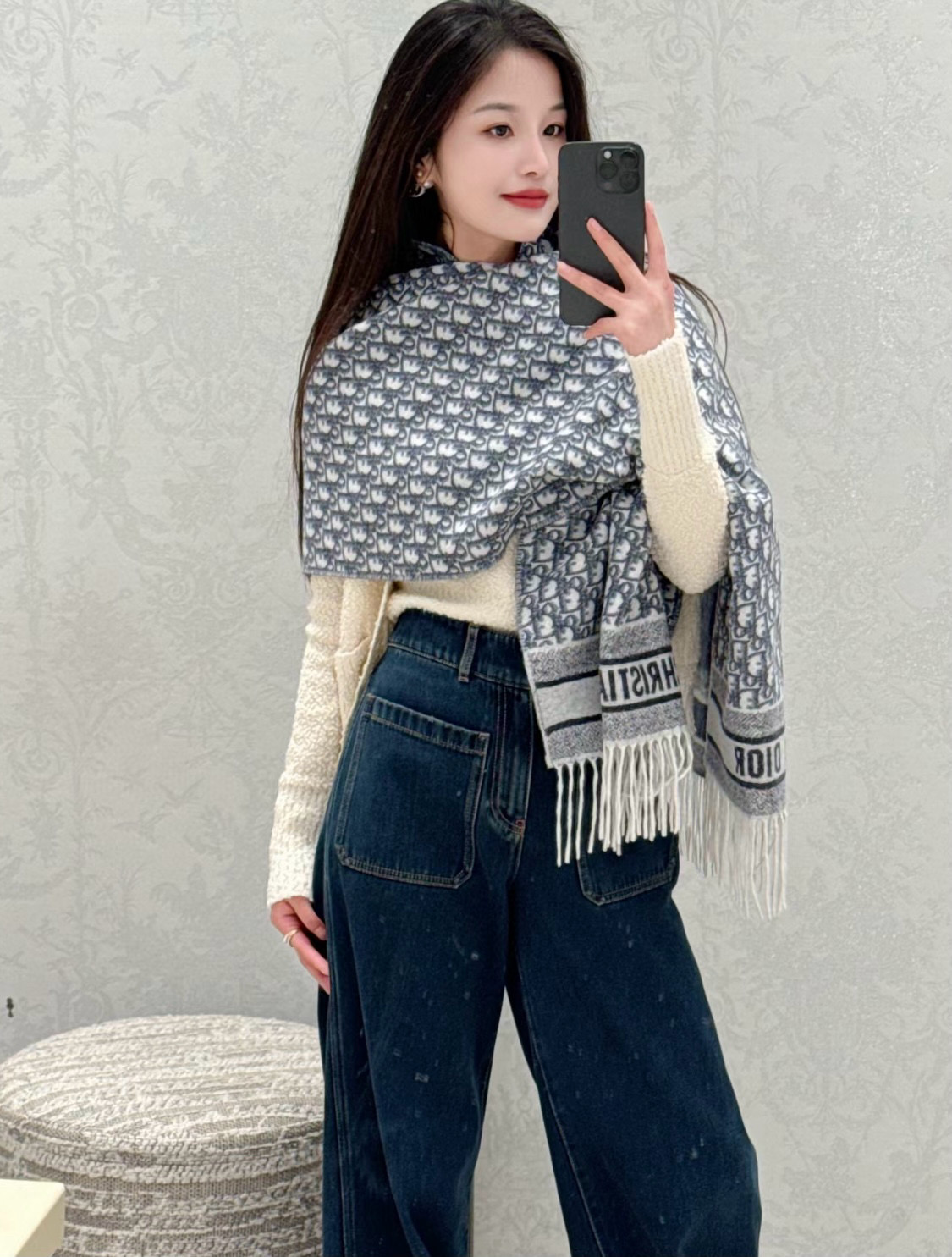 高版本P新色♥️畅销款Dior最新款 · 这款 Oblique 印花围巾重新诠释 Dior 经典标识，彰