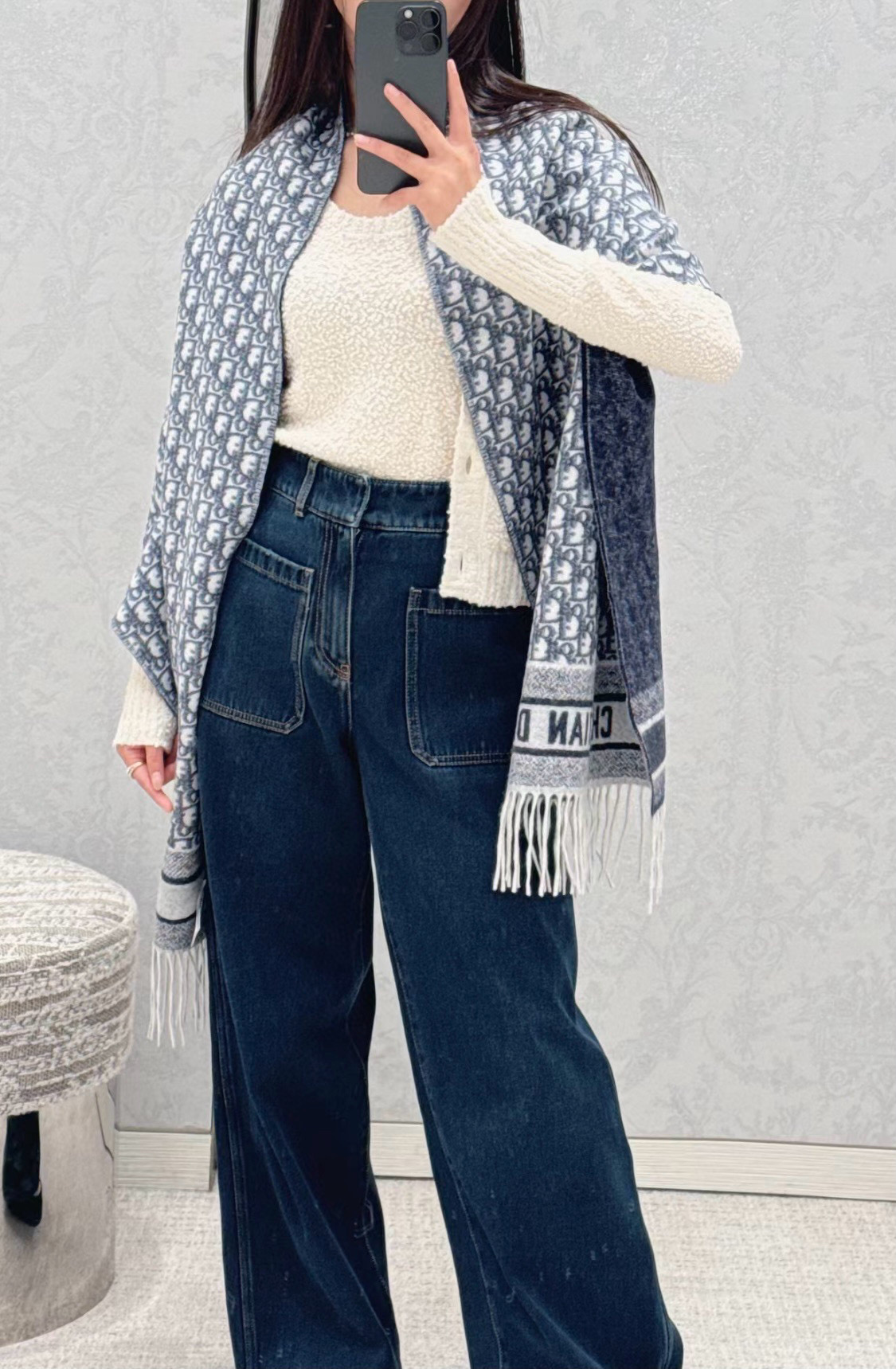 高版本P新色♥️畅销款Dior最新款 · 这款 Oblique 印花围巾重新诠释 Dior 经典标识，彰