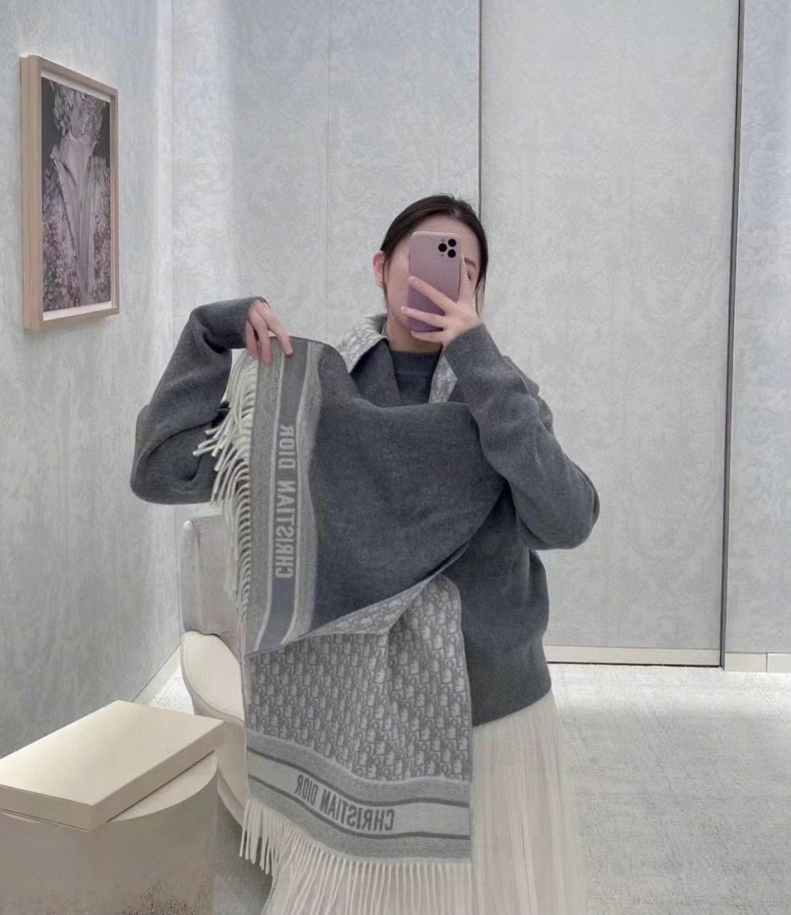 高版本P新色♥️畅销款Dior最新款 · 这款 Oblique 印花围巾重新诠释 Dior 经典标识，彰