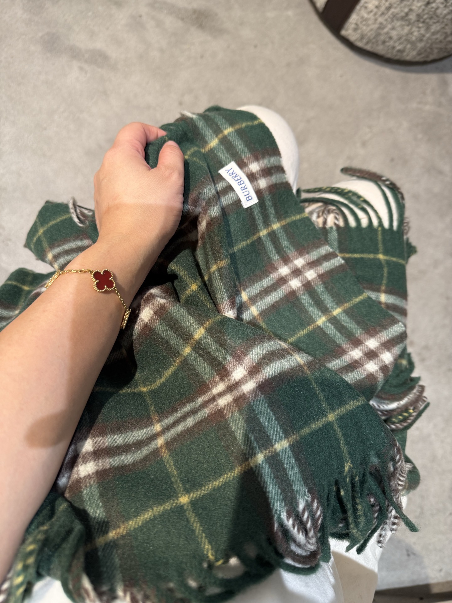 P【B家蜈蚣巾】金靖同款新品到货！顶级羊绒毛，最新款男女通用情侣款👫重磅推荐💥 经典的格子，永不过时🔥非