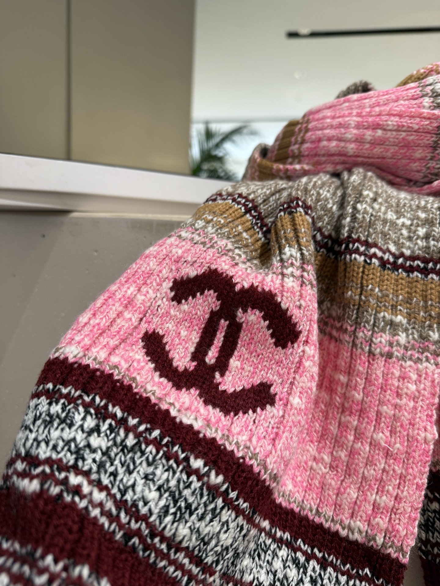 P王炸🔥 CHANEL 25B针织羊绒围巾，经典双C标志，米白配黑边、黑配粉边，深灰配米灰，配色高级又时