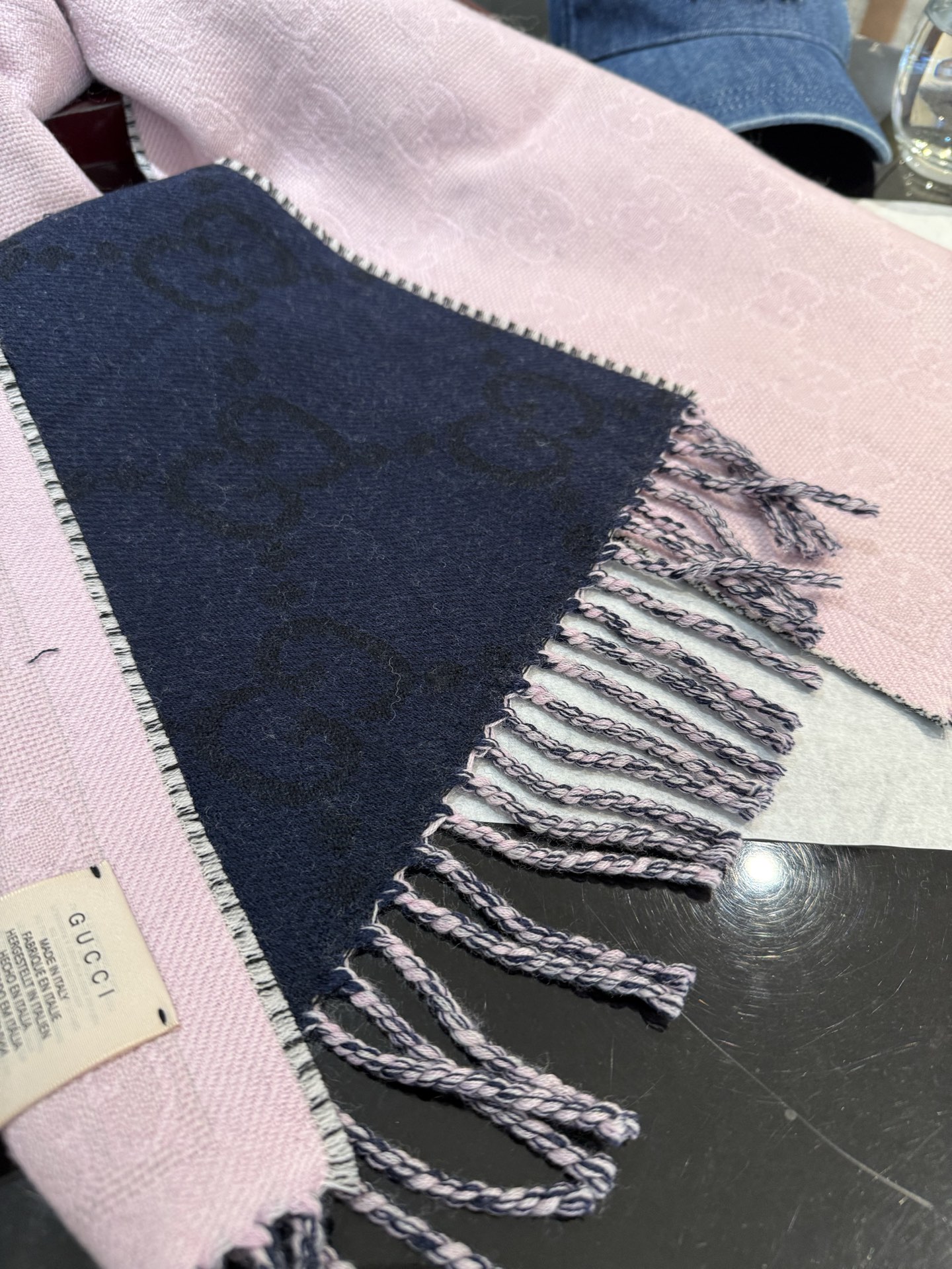 P牛❗️稳稳的“高段位”！时髦过冬！！Gucci秋冬新款提花双面围巾！高端奢华，非常重工的双面老花设计，