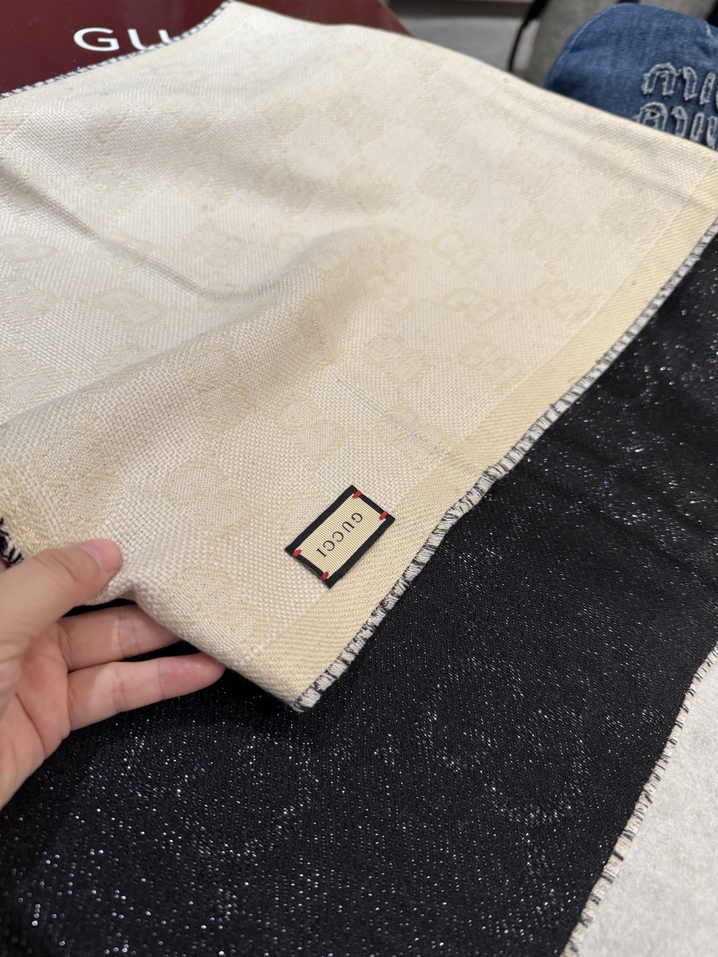 P牛❗️稳稳的“高段位”！时髦过冬！！Gucci秋冬新款提花双面围巾！高端奢华，非常重工的双面老花设计，