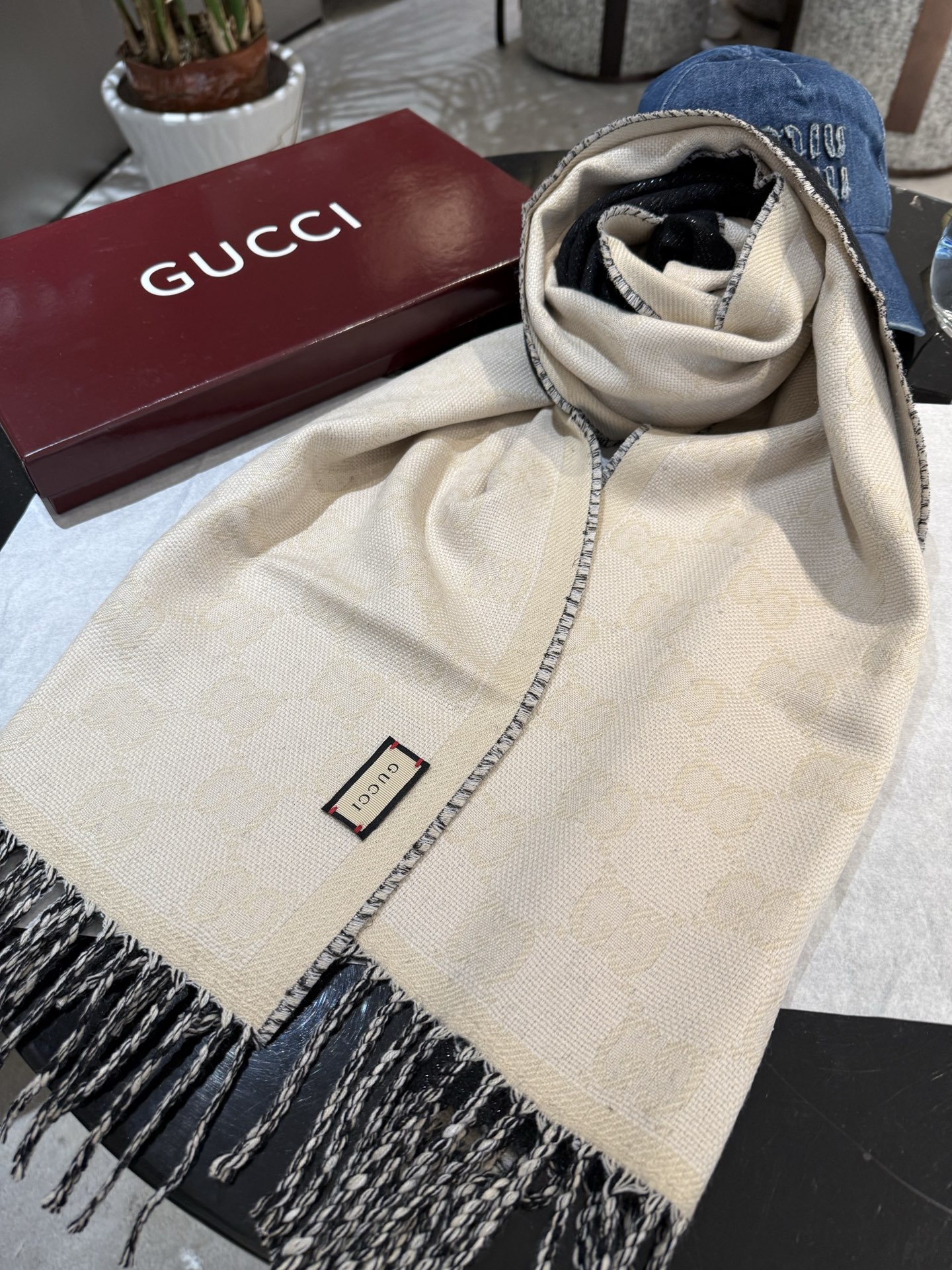 P牛❗️稳稳的“高段位”！时髦过冬！！Gucci秋冬新款提花双面围巾！高端奢华，非常重工的双面老花设计，